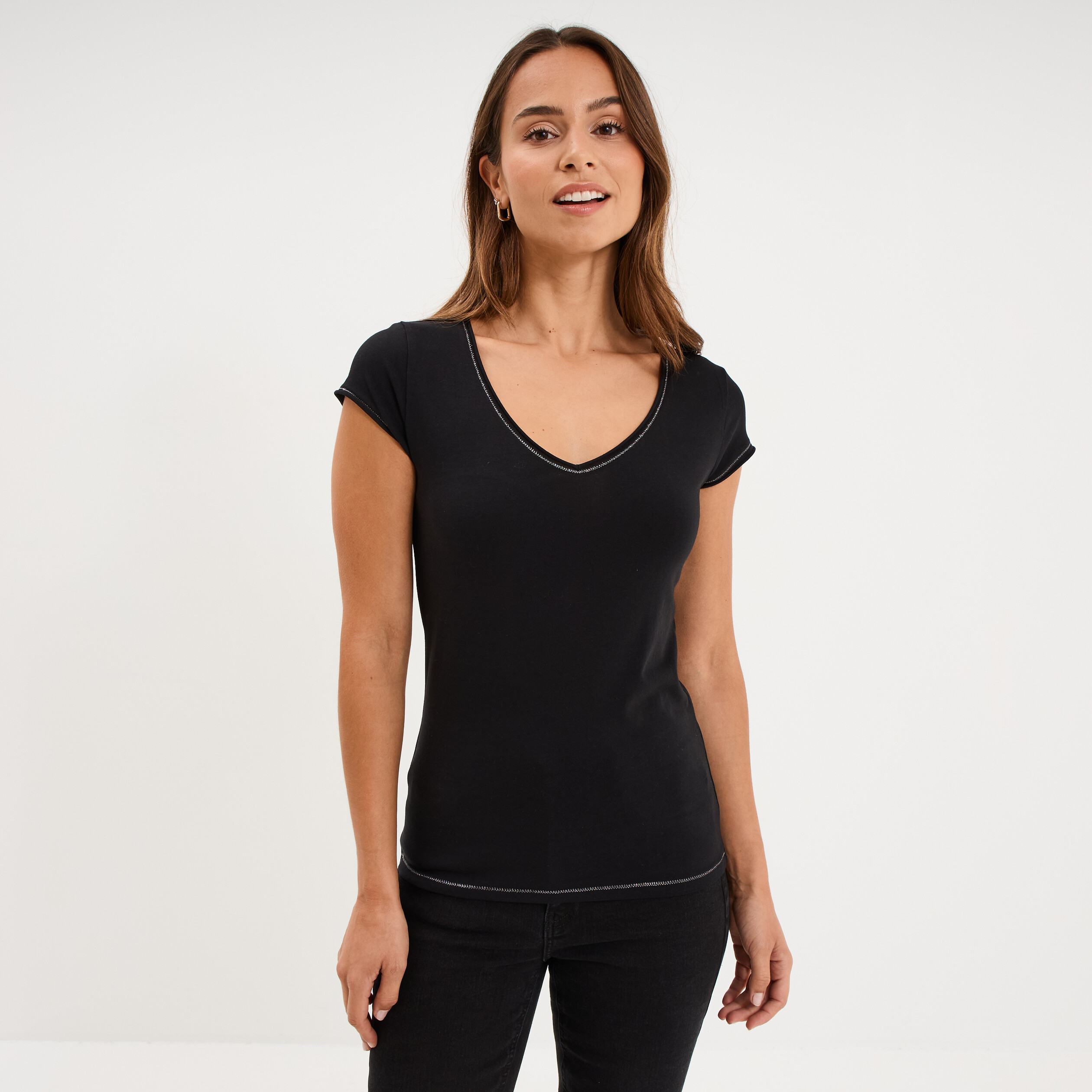 T-shirt col V ajust&eacute; manches courtes noir femme