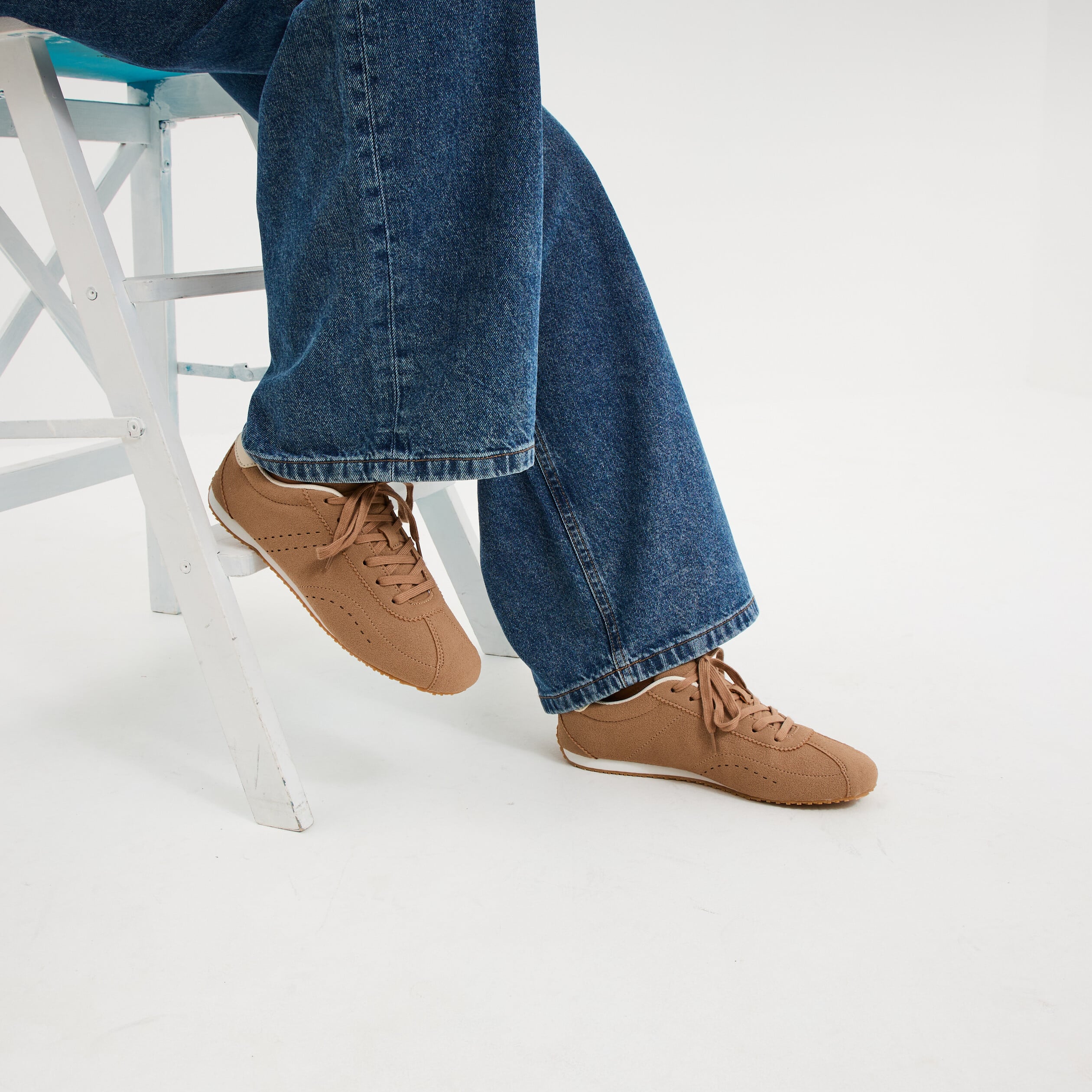 Baskets basses &agrave; lacets marron femme