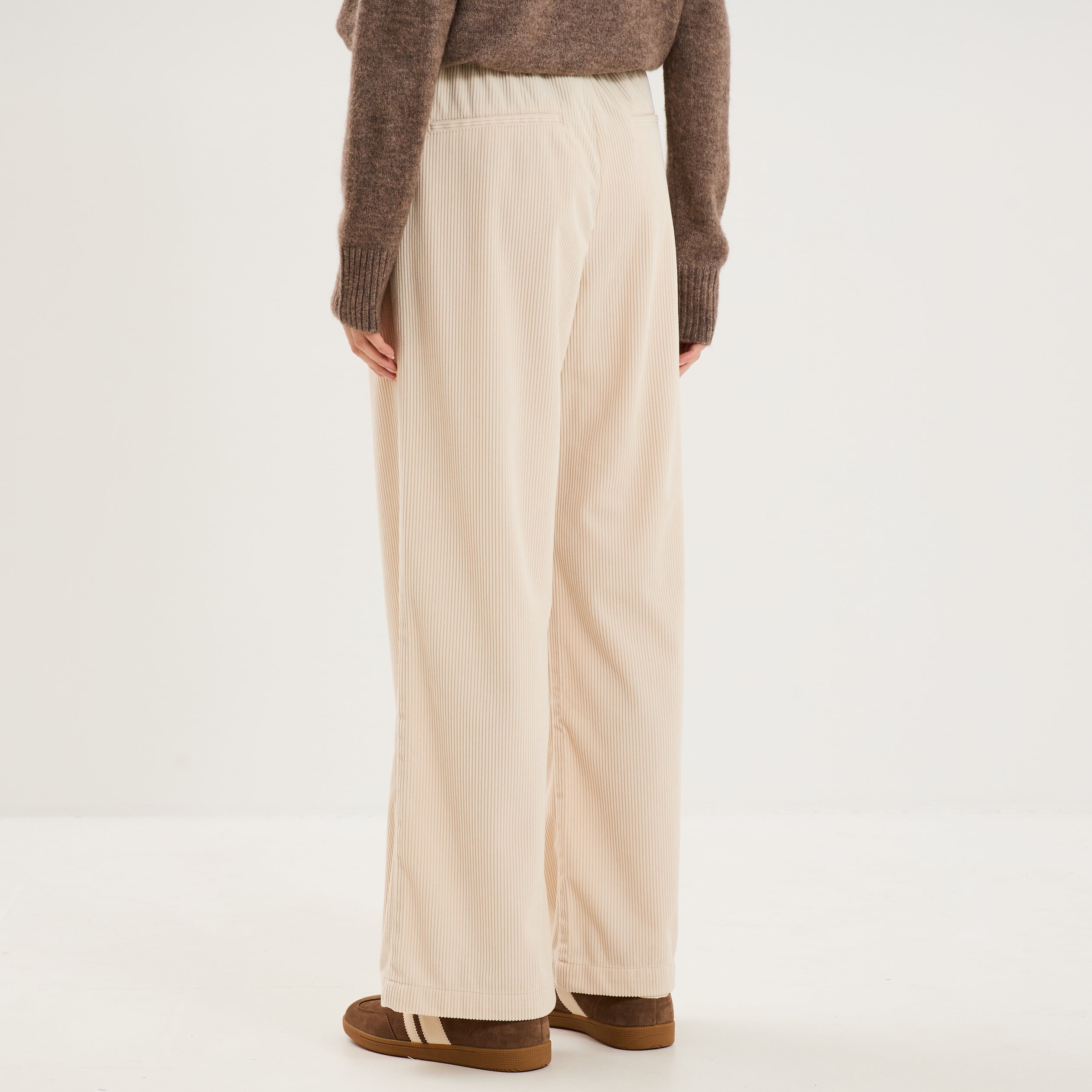 Pantalon large effet velours c&ocirc;tel&eacute; sable femme
