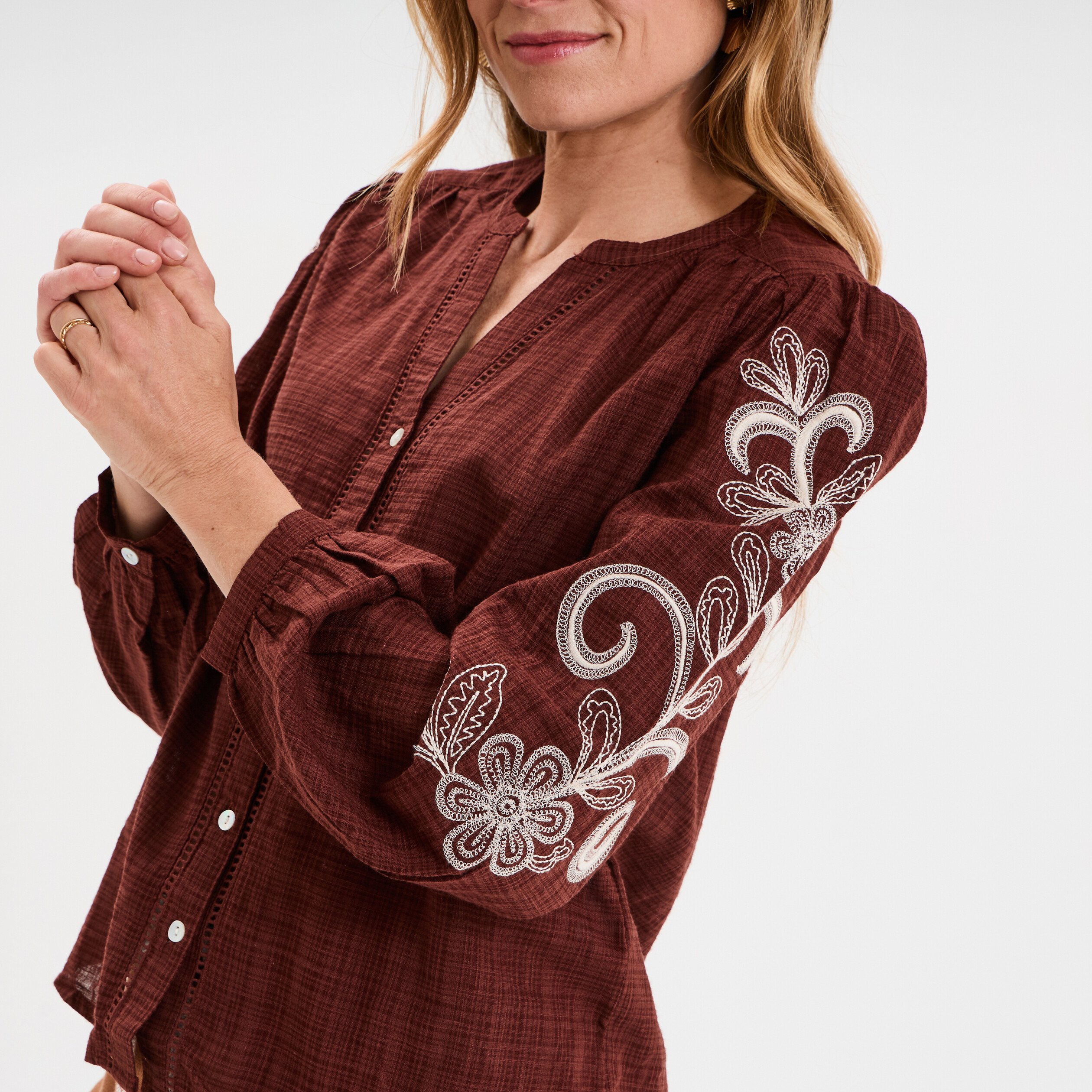 blouse col tunisien manches brodees marron femme Blouse col tunisien manches brodées marron femme