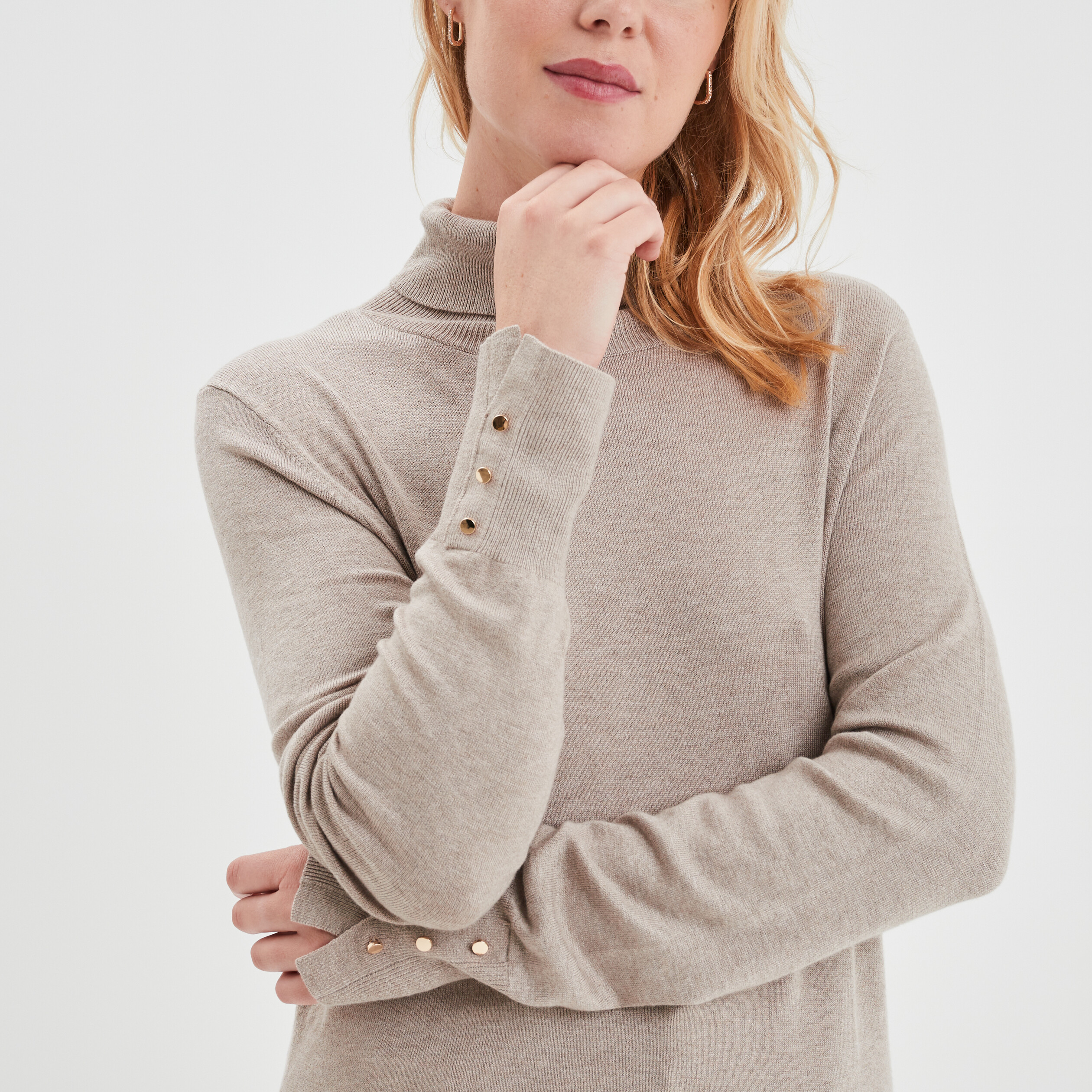 Pull col roulé boutons aux poignets beige femme
