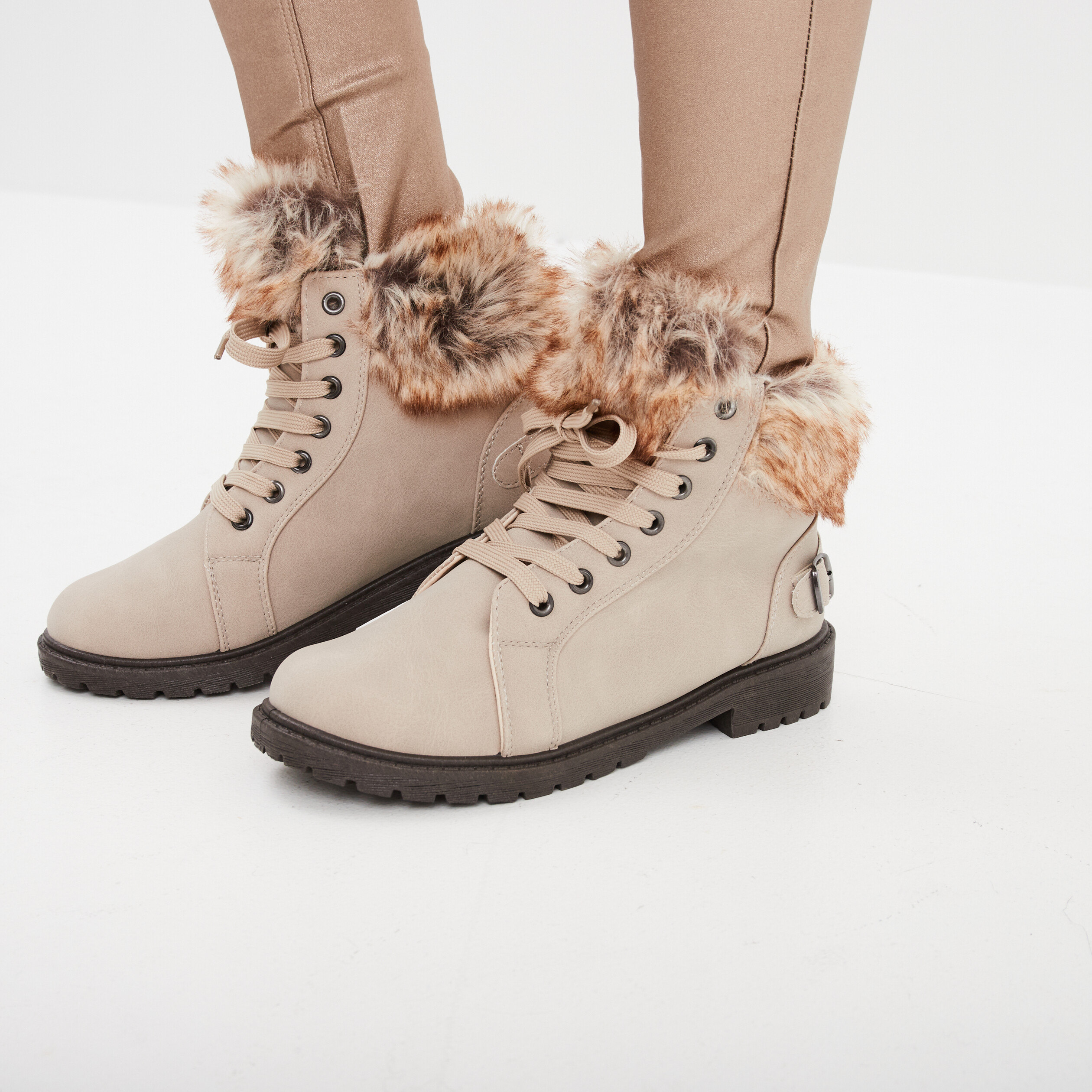 Bottines avec fausse fourrure ivoire femme