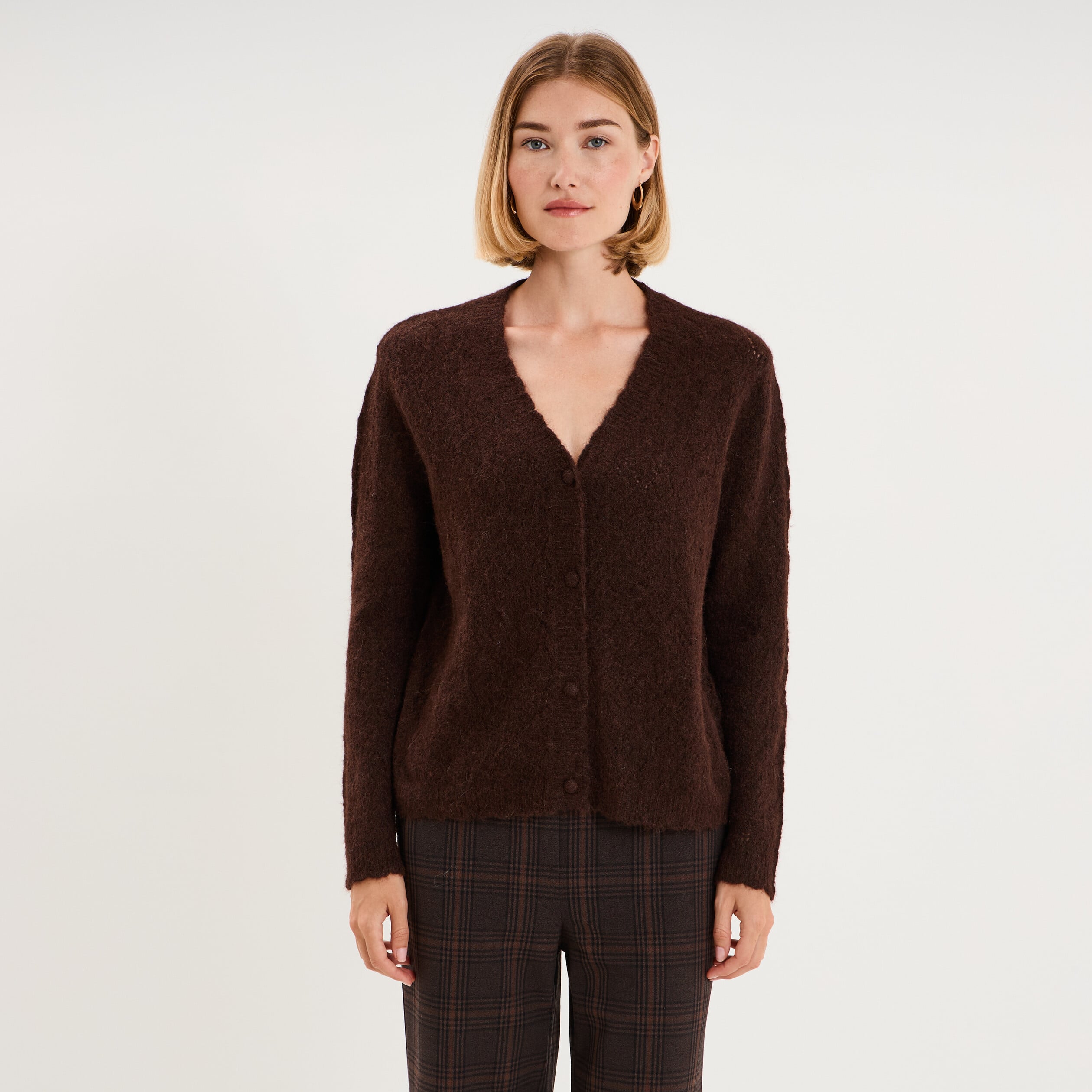 Gilet cardigan ajour&eacute; manches longues marron fonc&eacute; femme