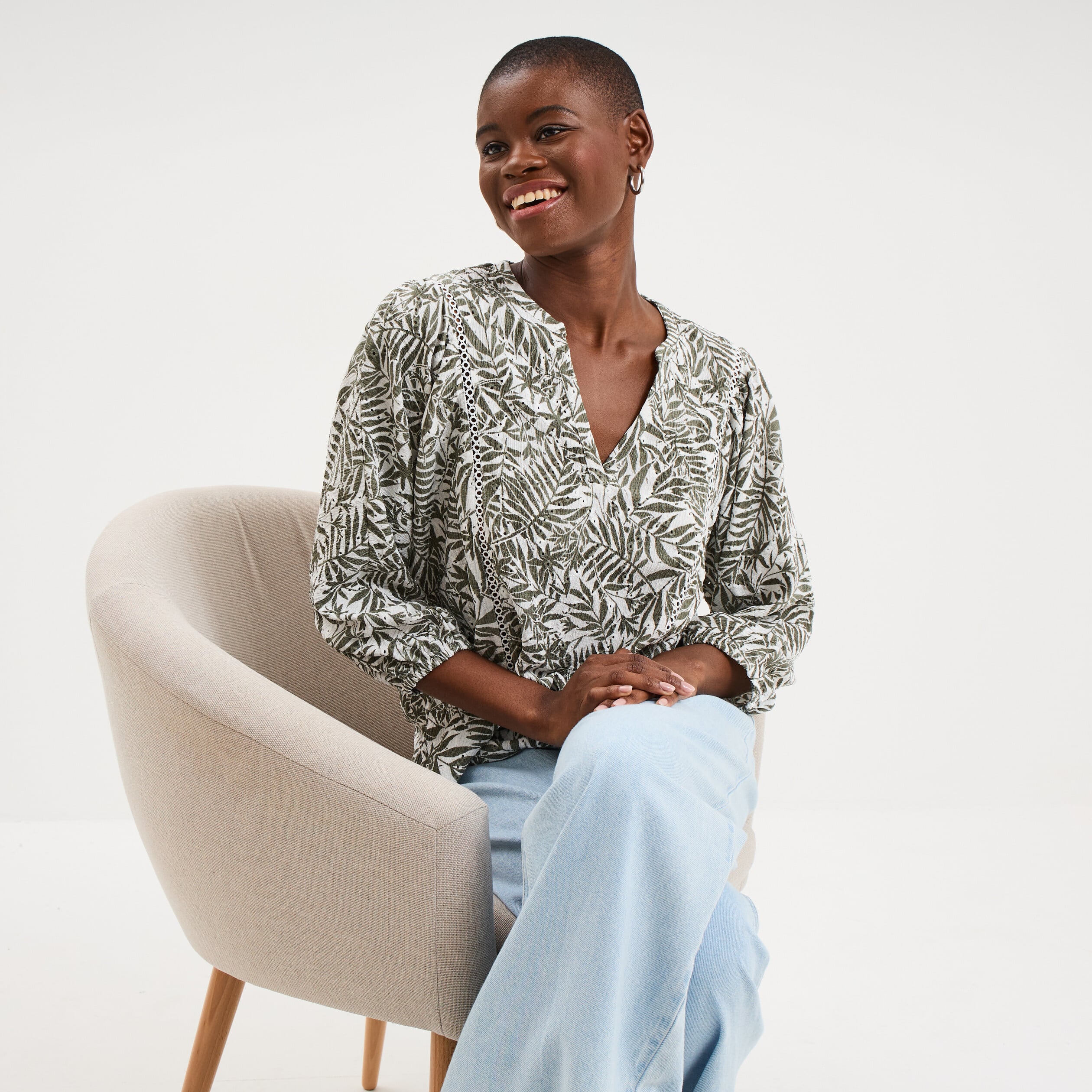 Blouse ajour&eacute;e manches 3/4 col en V ecru femme