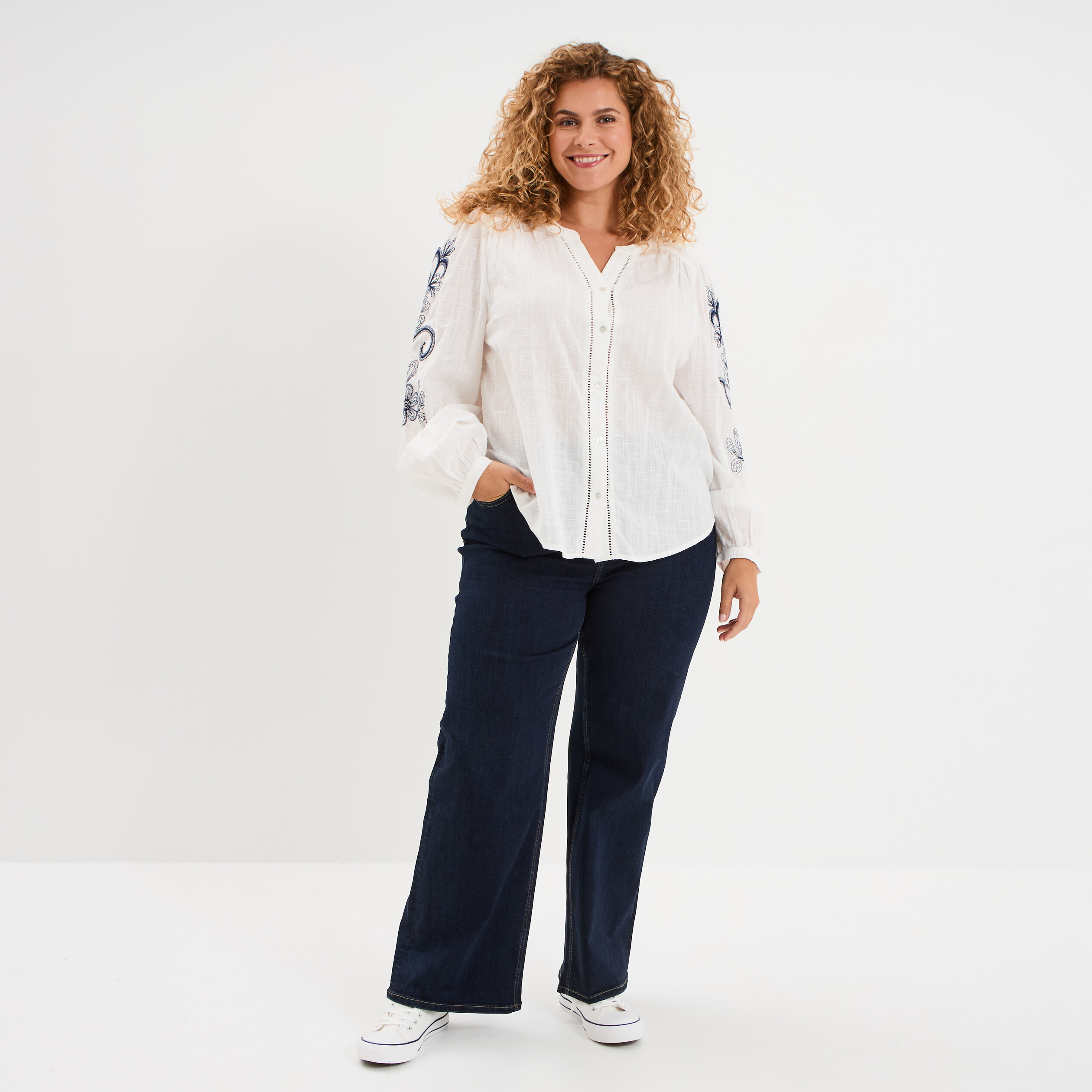 blouse manches brodees col tunisien blanc femmegt Blouse manches brodées col tunisien blanc femme grande taille