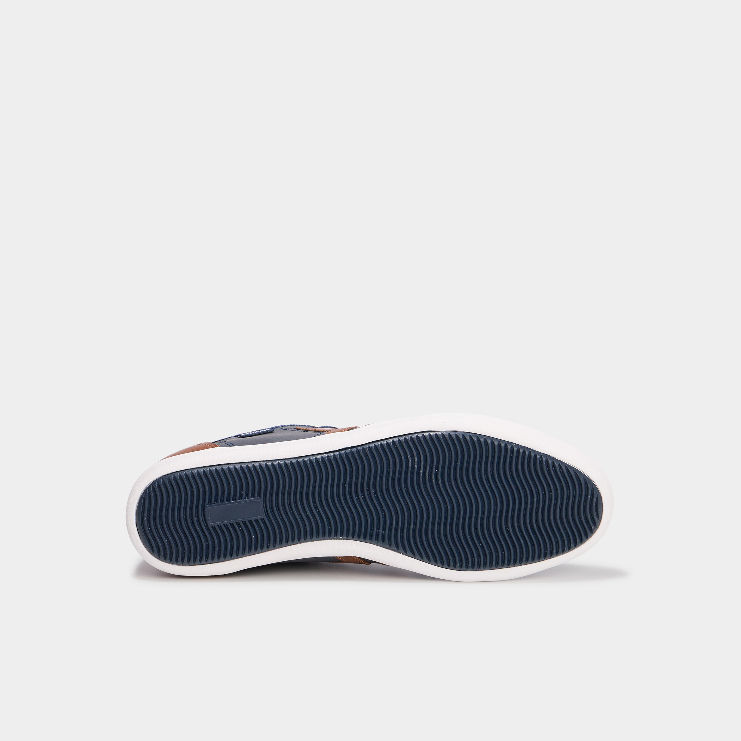 Baskets plates &agrave; lacets bleu marine homme