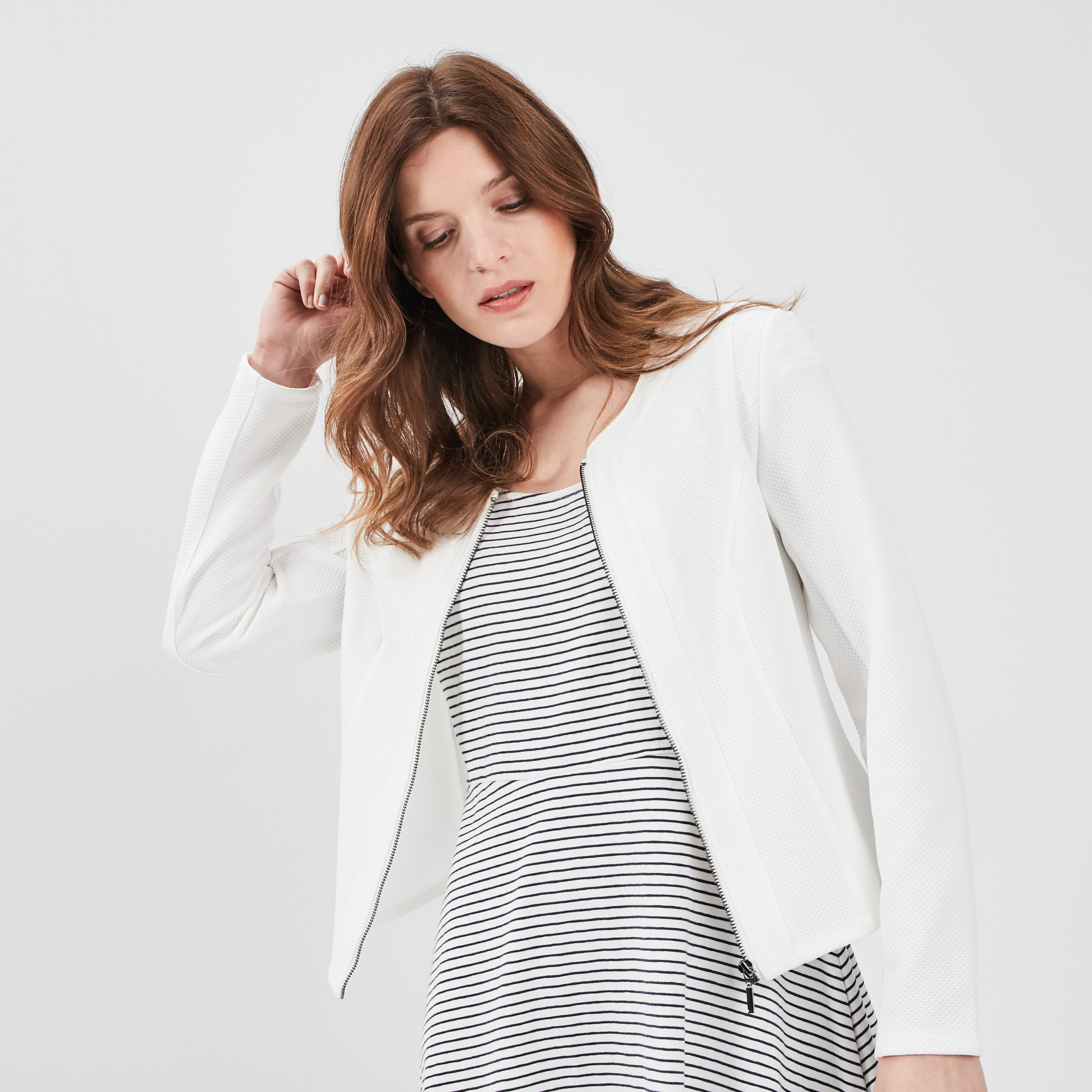 Veste cintr&eacute;e zipp&eacute;e ivoire femme