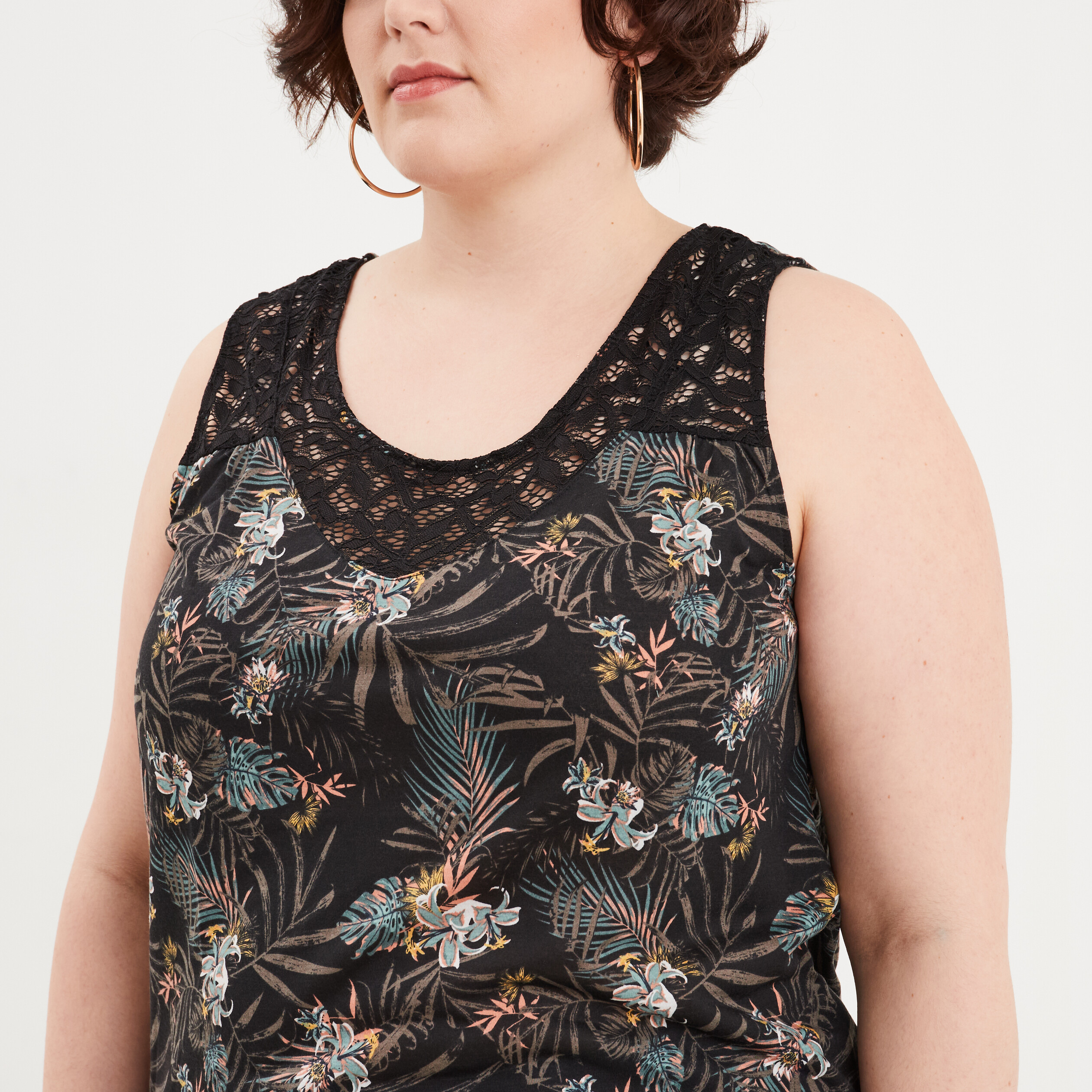 debardeur col rond en dentelle noir femmegt Débardeur col rond en dentelle noir femme grande taille