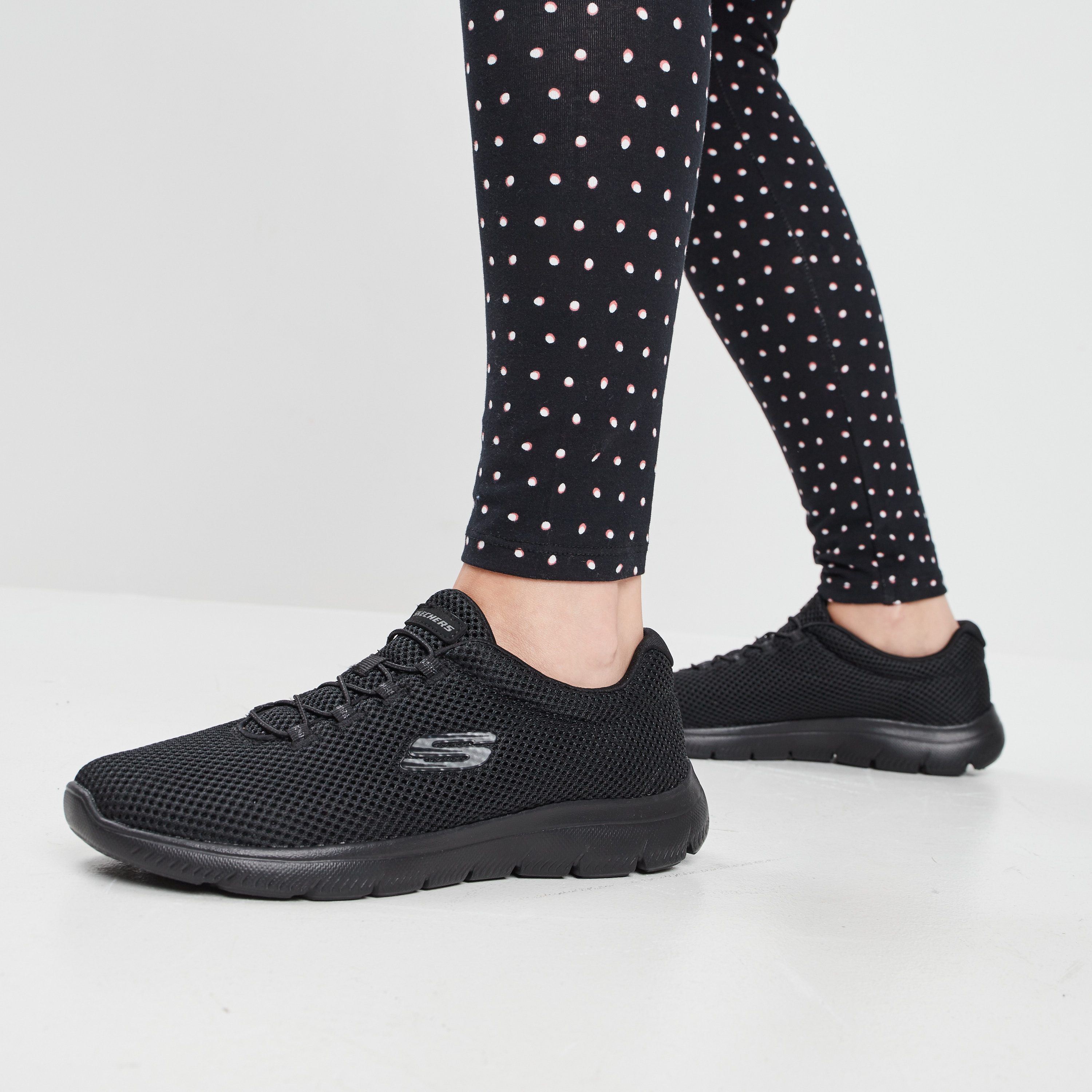runnings a lacets skechers summits noir femme Runnings à lacets Skechers Summits noir femme