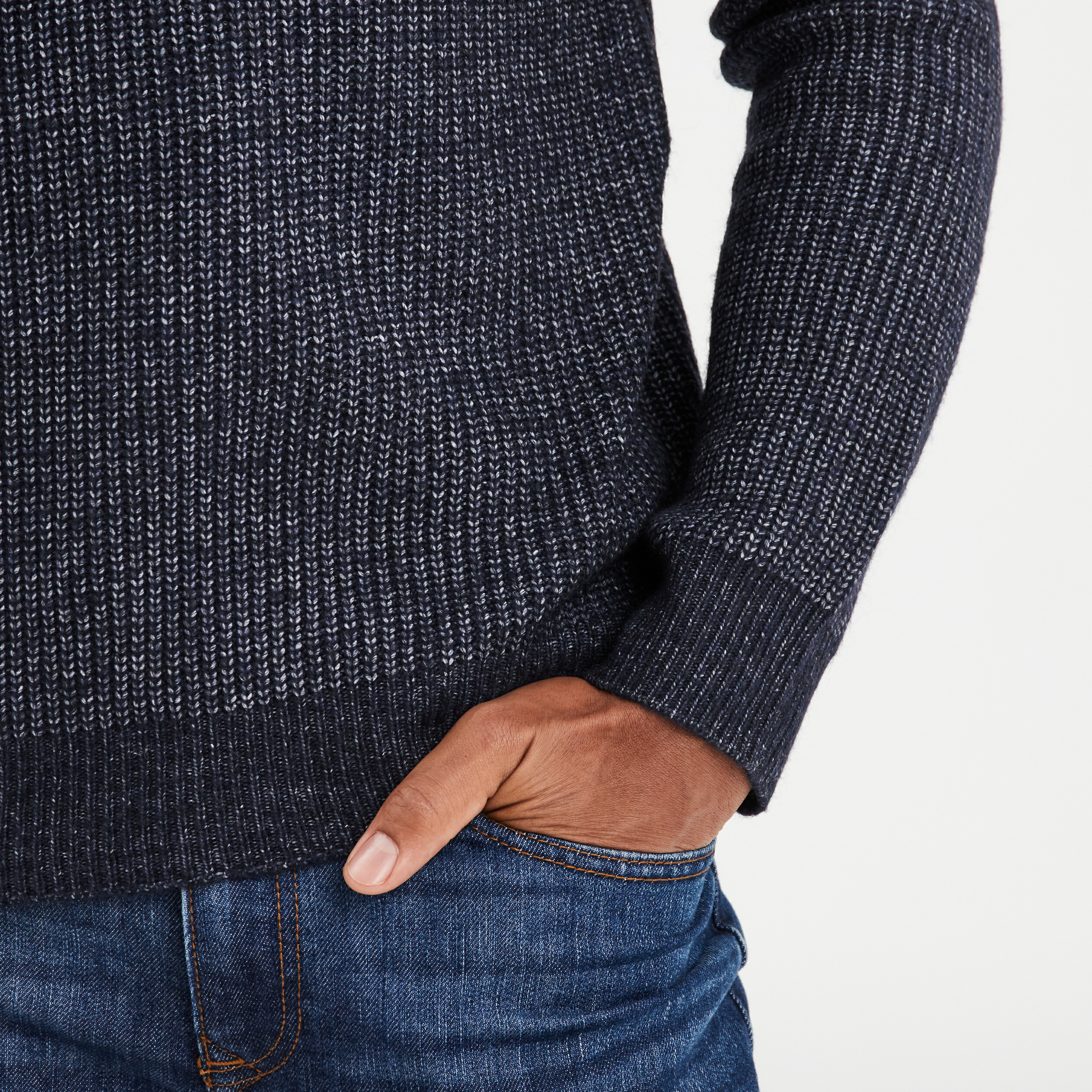 pull col rond a manches longues bleu fonce homme Pull col rond à manches longues bleu foncé homme