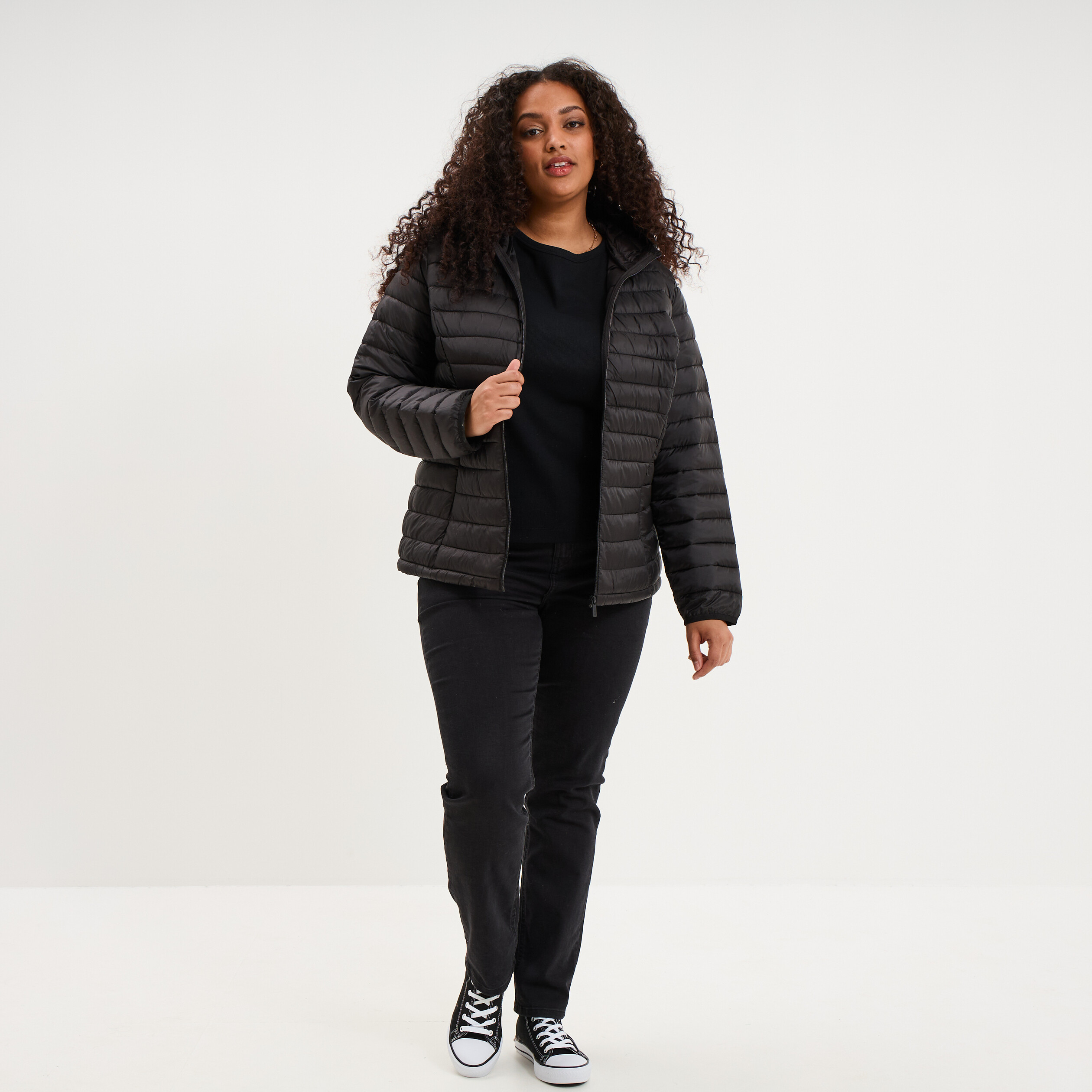 Doudoune d&eacute;perlante l&eacute;g&egrave;re &agrave; capuche noir femme grande taille
