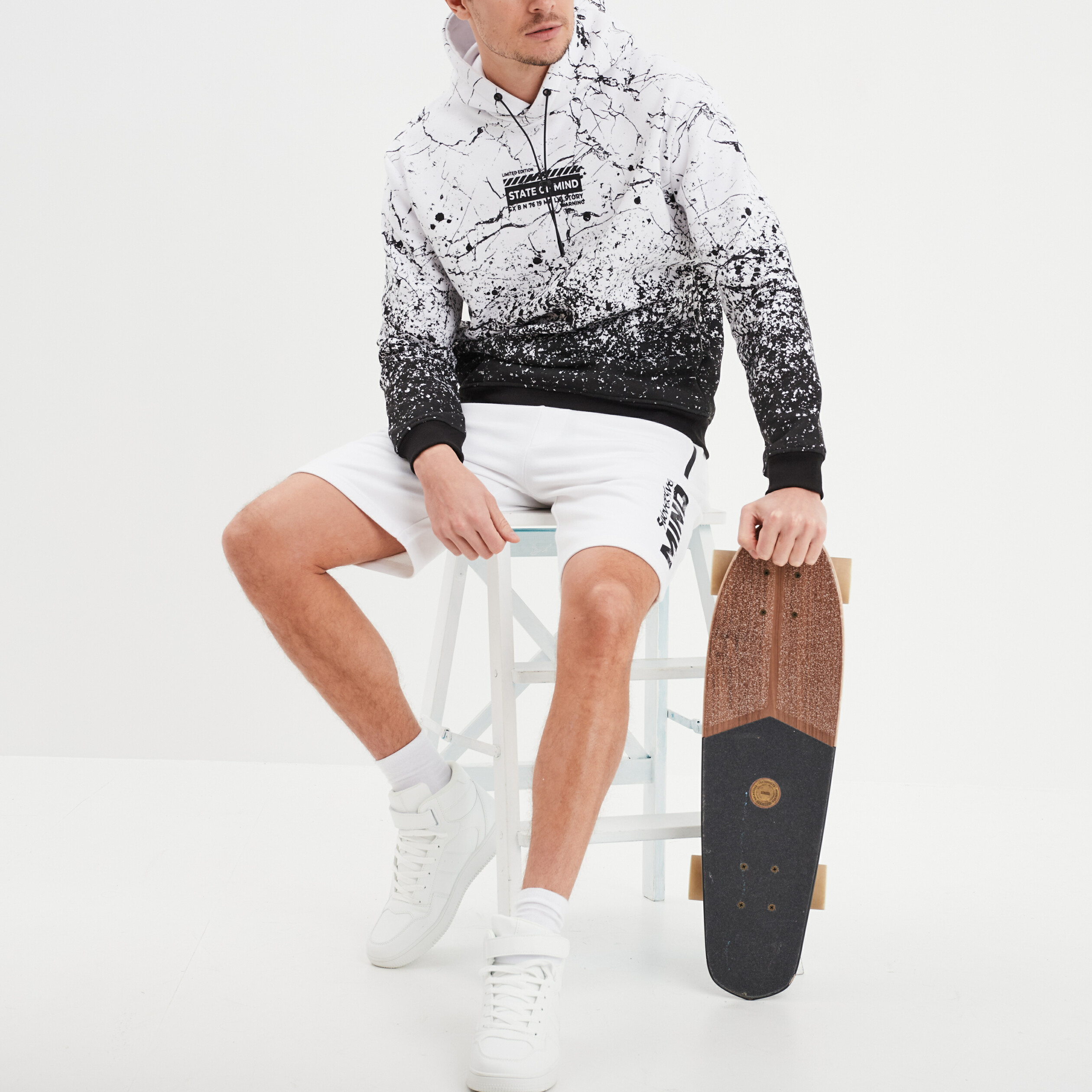 short jogging droit avec poches zippees blanc homme Short jogging droit avec poches zippées blanc homme