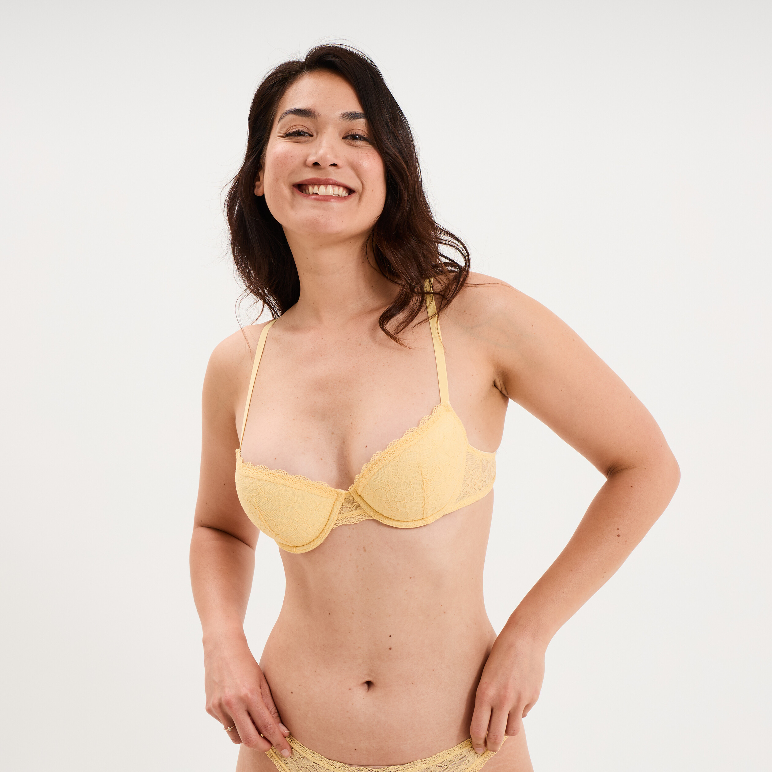 Soutien-gorge corbeille padd&eacute; dentelle jaune femme