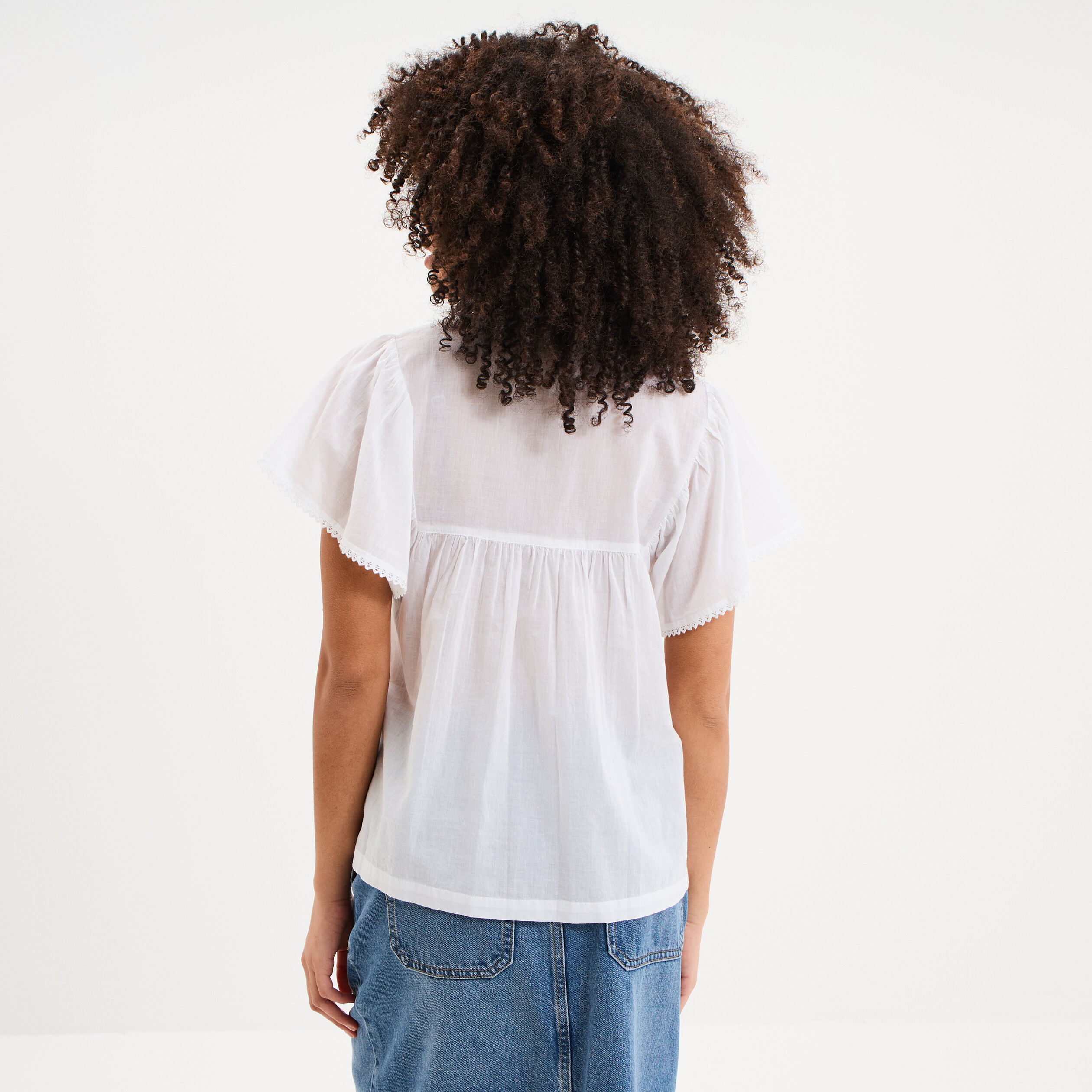Blouse fluide l&eacute;g&egrave;re avec volants coton blanc femme