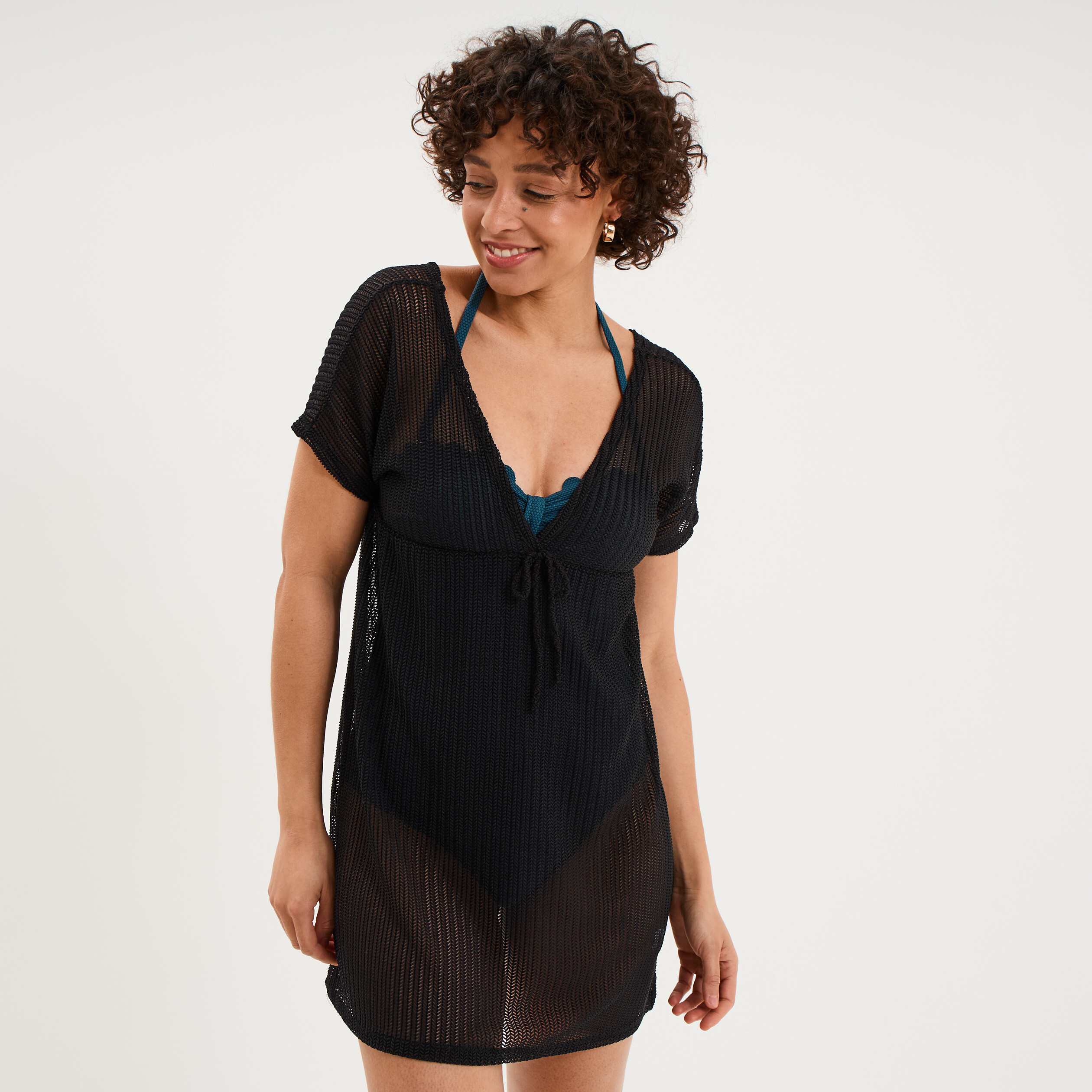 Robe de plage ajour&eacute;e col V noir femme