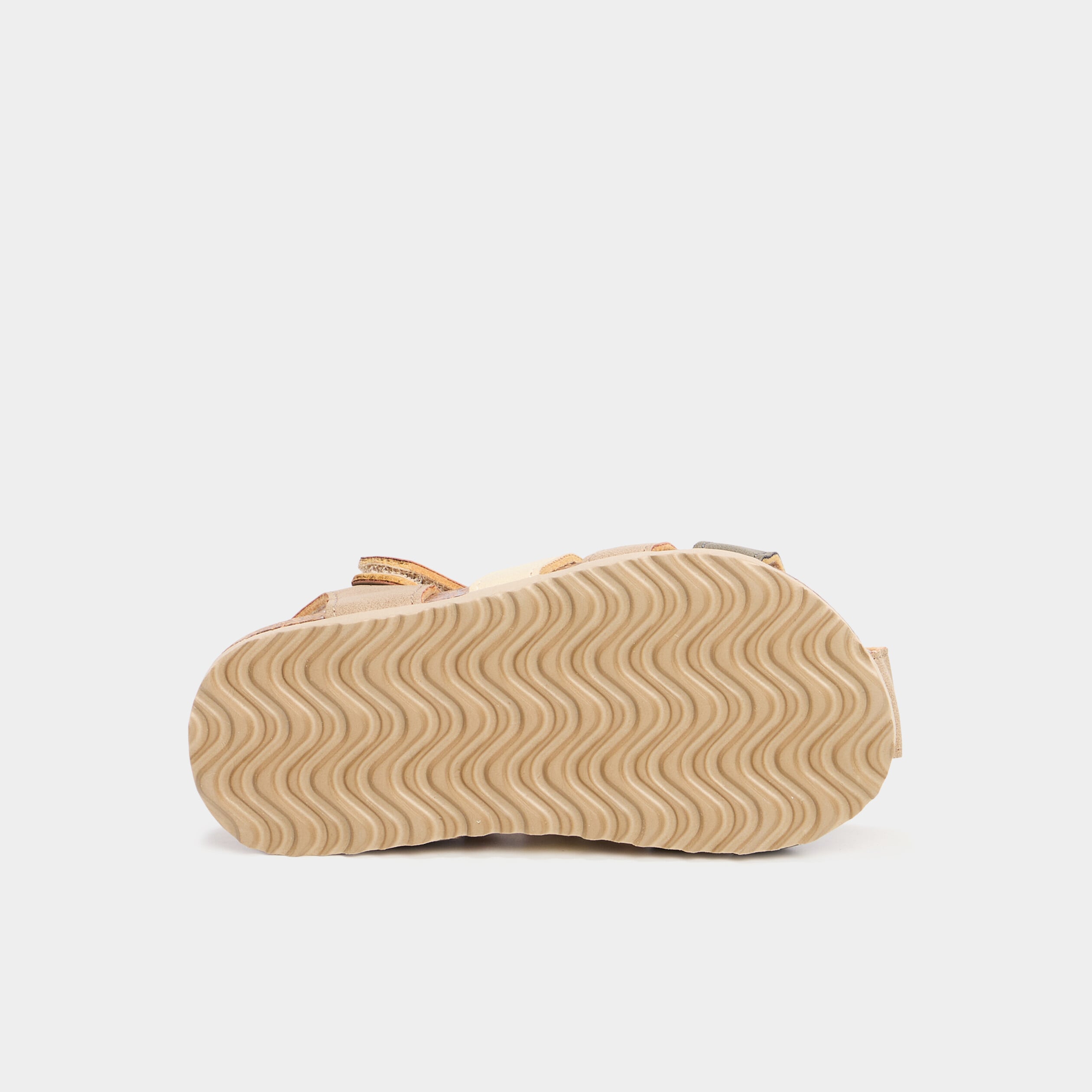 Sandales bout ferm&eacute; avec scratchs marron clair gar&ccedil;on