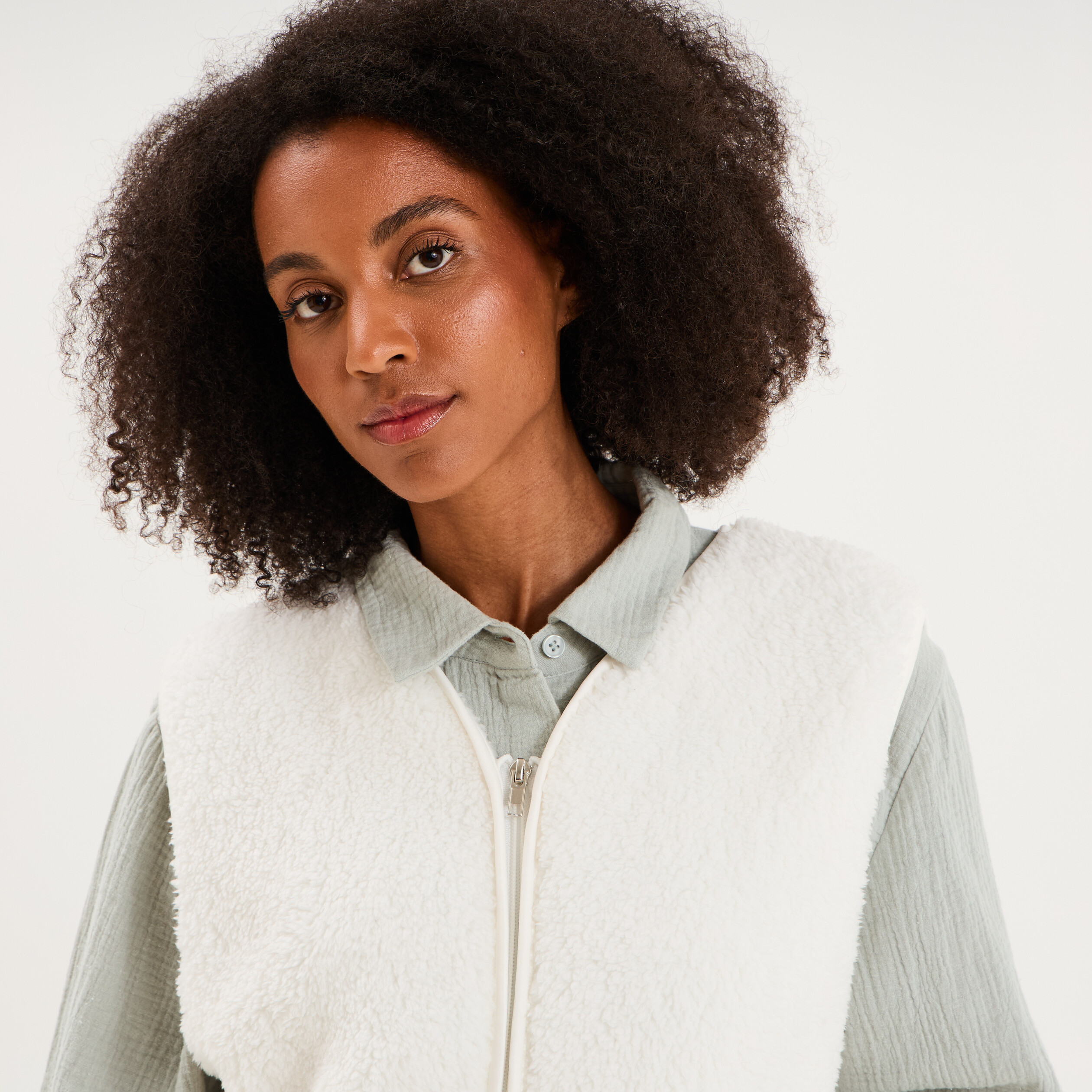 Gilet sans manches effet sherpa zipp&eacute; blanc femme