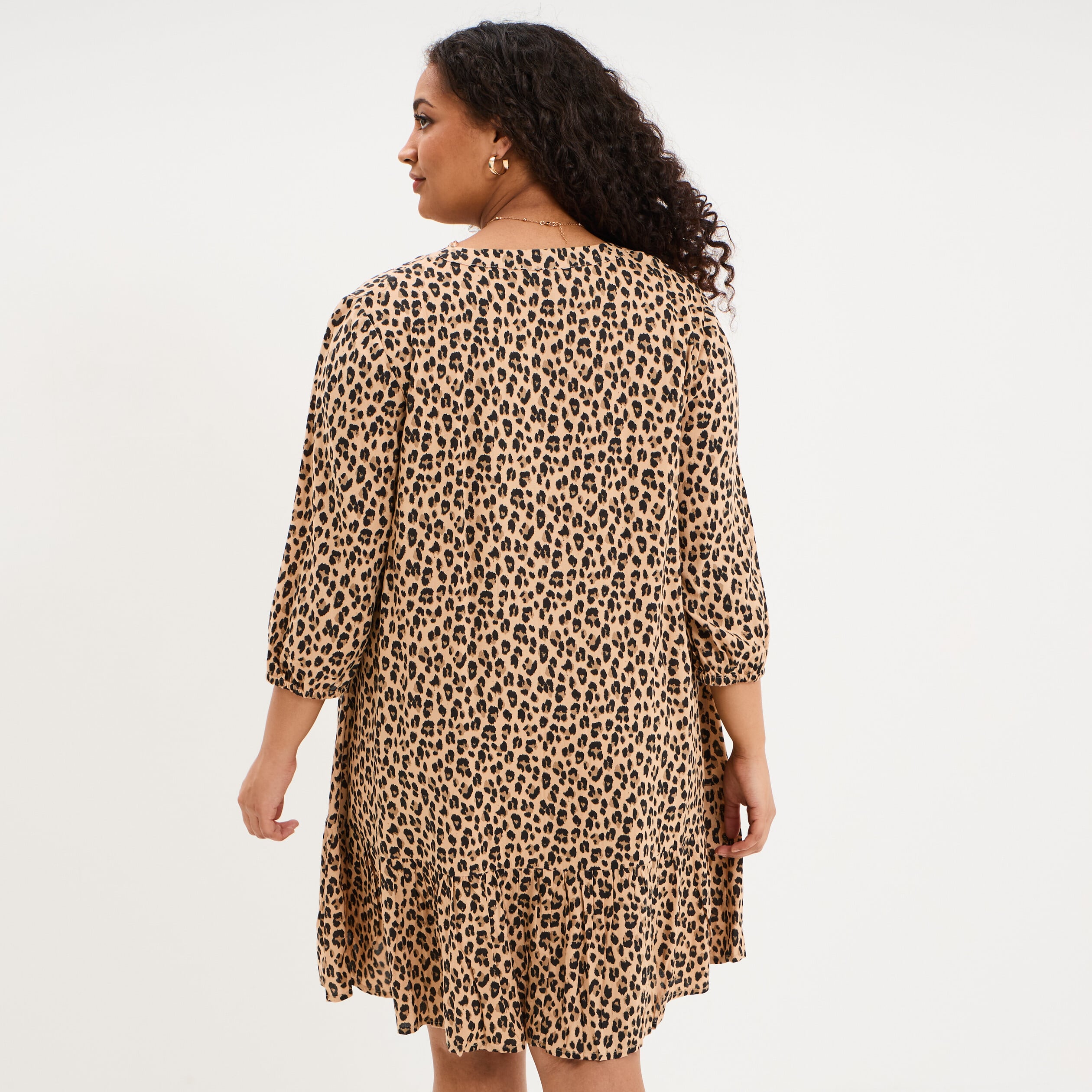 Robe courte fluide &eacute;vas&eacute;e boutonn&eacute;e beige clair femme grande taille