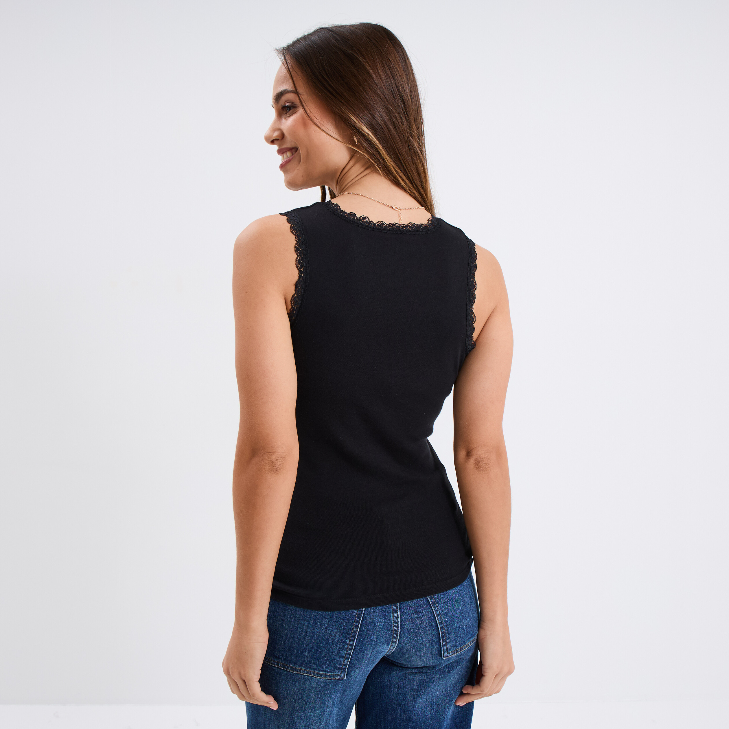 D&eacute;bardeur coton bords dentelle noir femme