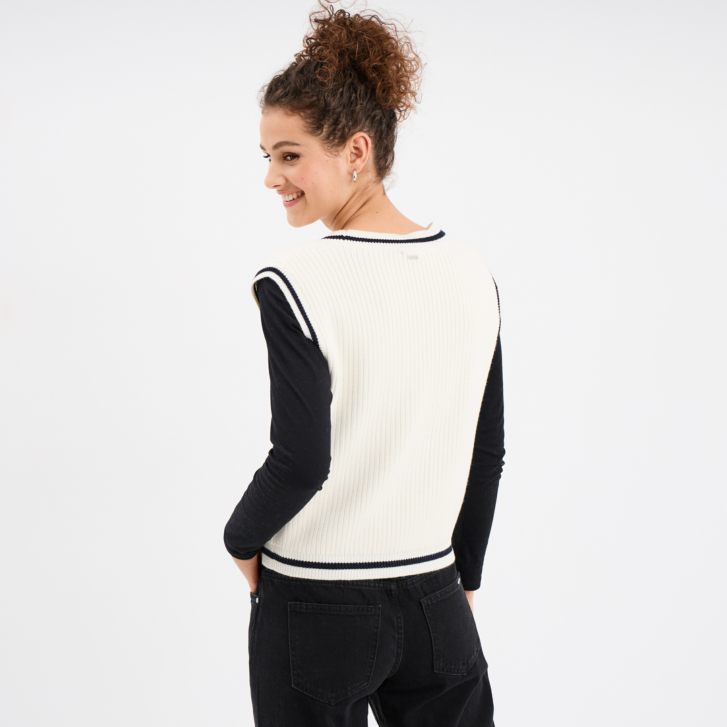 Pull sans manches col en V blanc femme