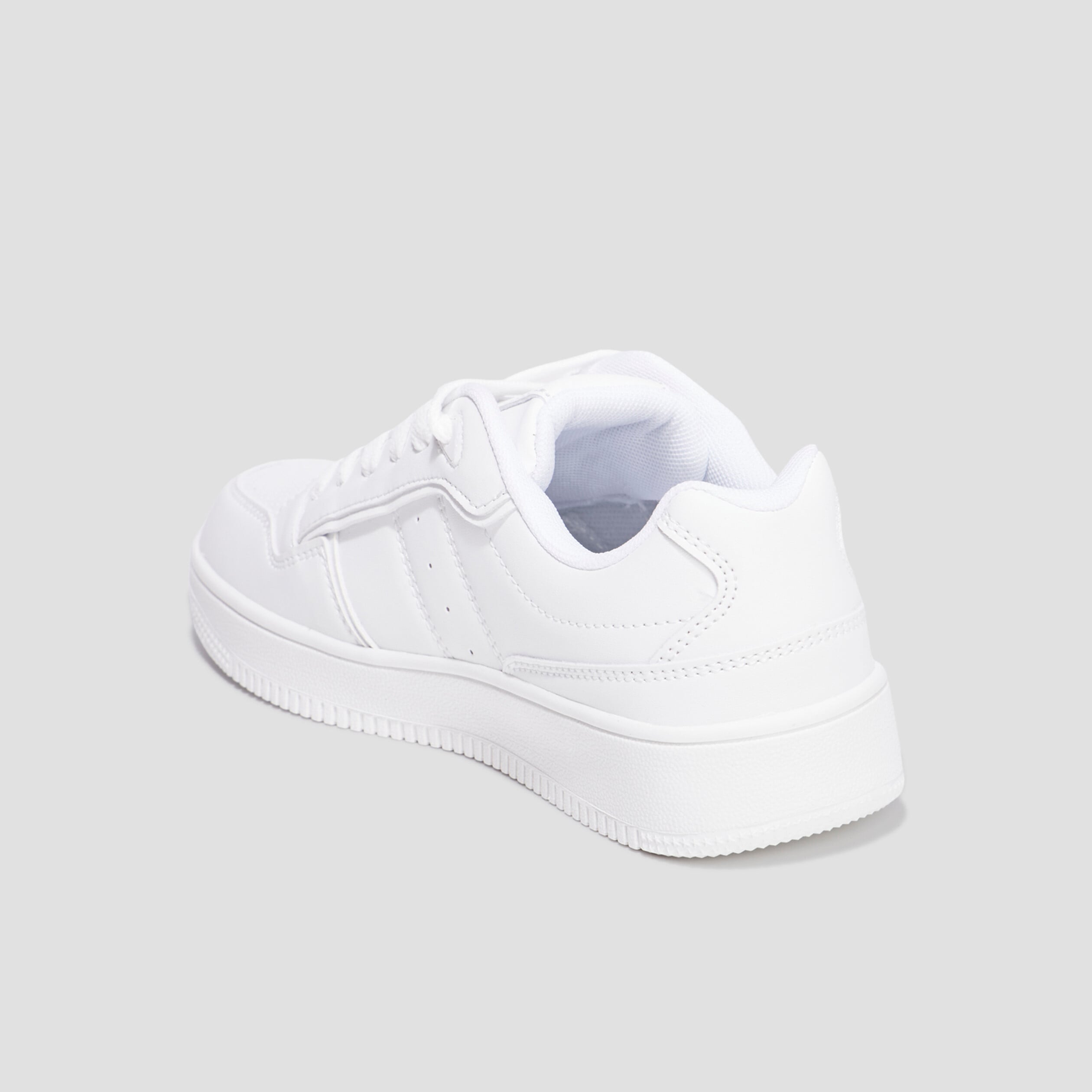 Baskets &agrave; lacets avec bout rond blanc gar&ccedil;on