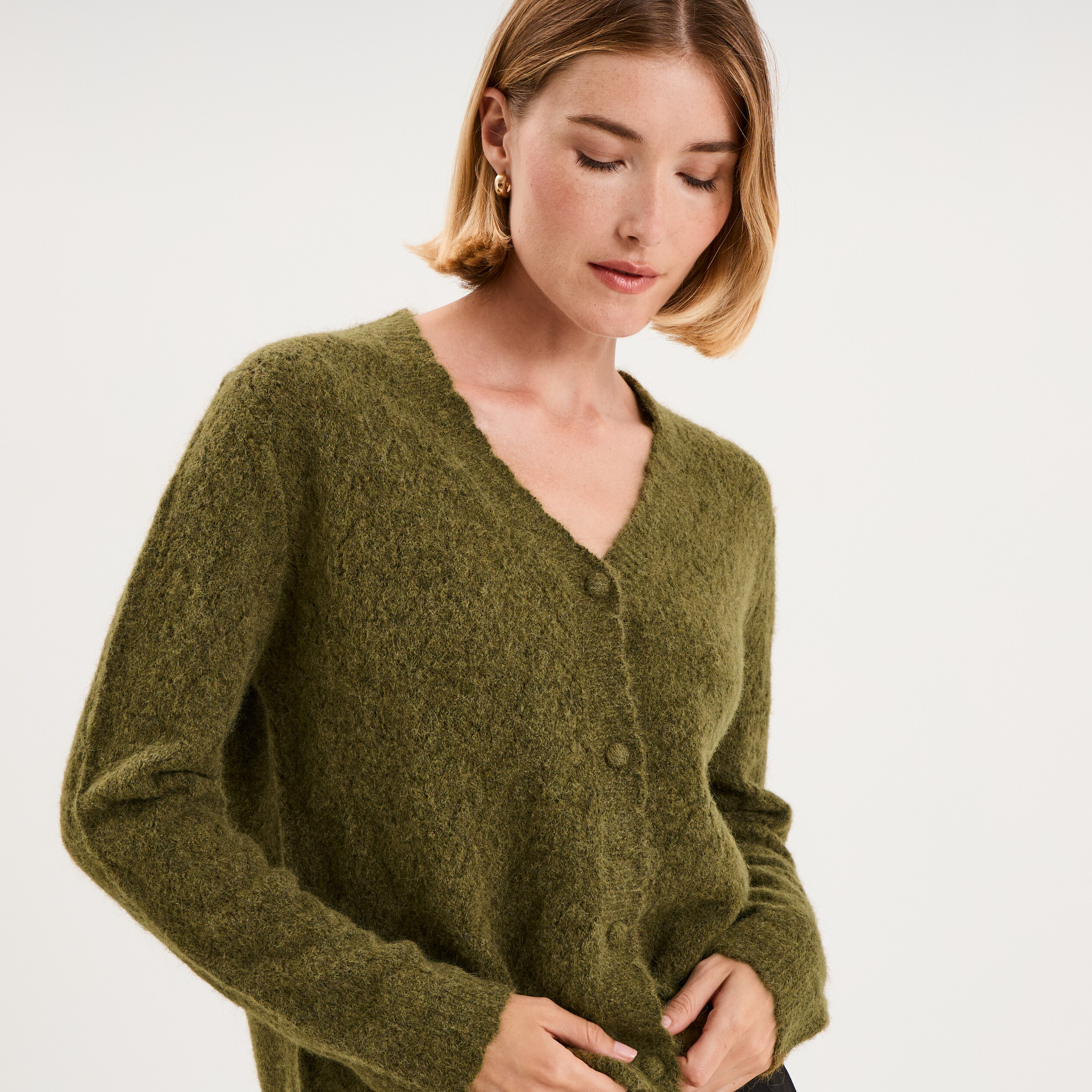 Gilet cardigan ajour&eacute; manches longues vert olive femme
