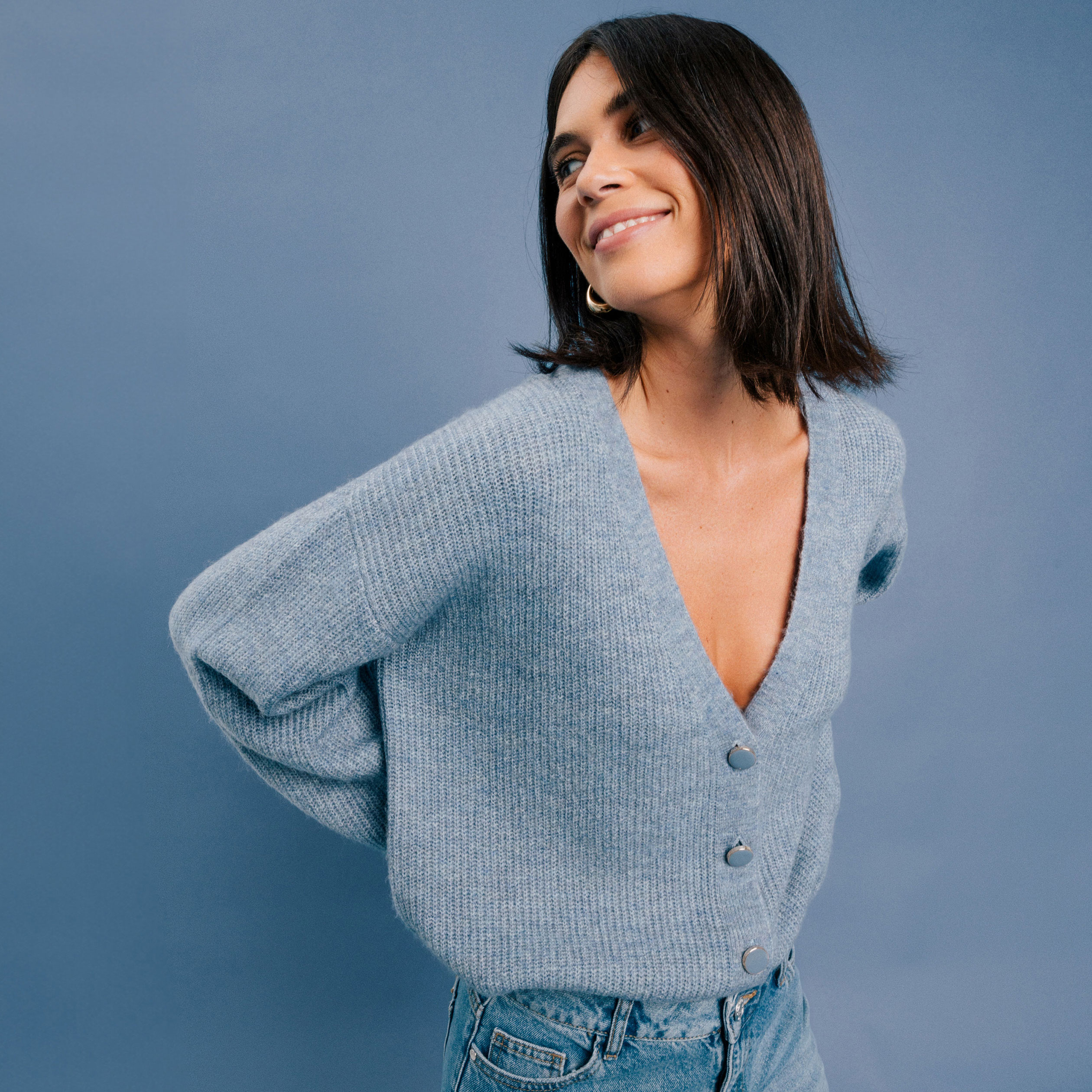 gilet boutonne col en v bleu gris femme Gilet boutonné col en V bleu gris femme