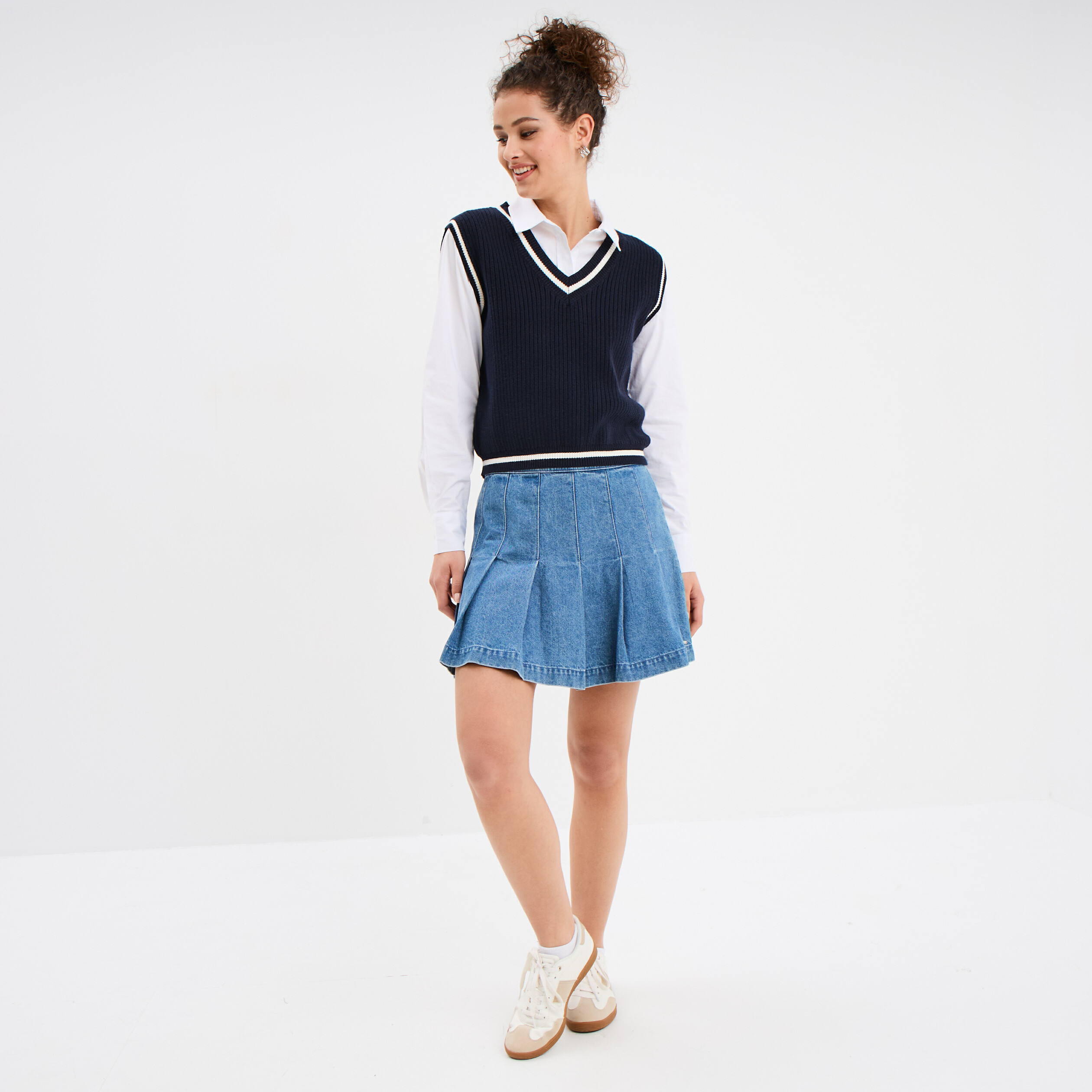 Pull sans manches col en V bleu marine femme