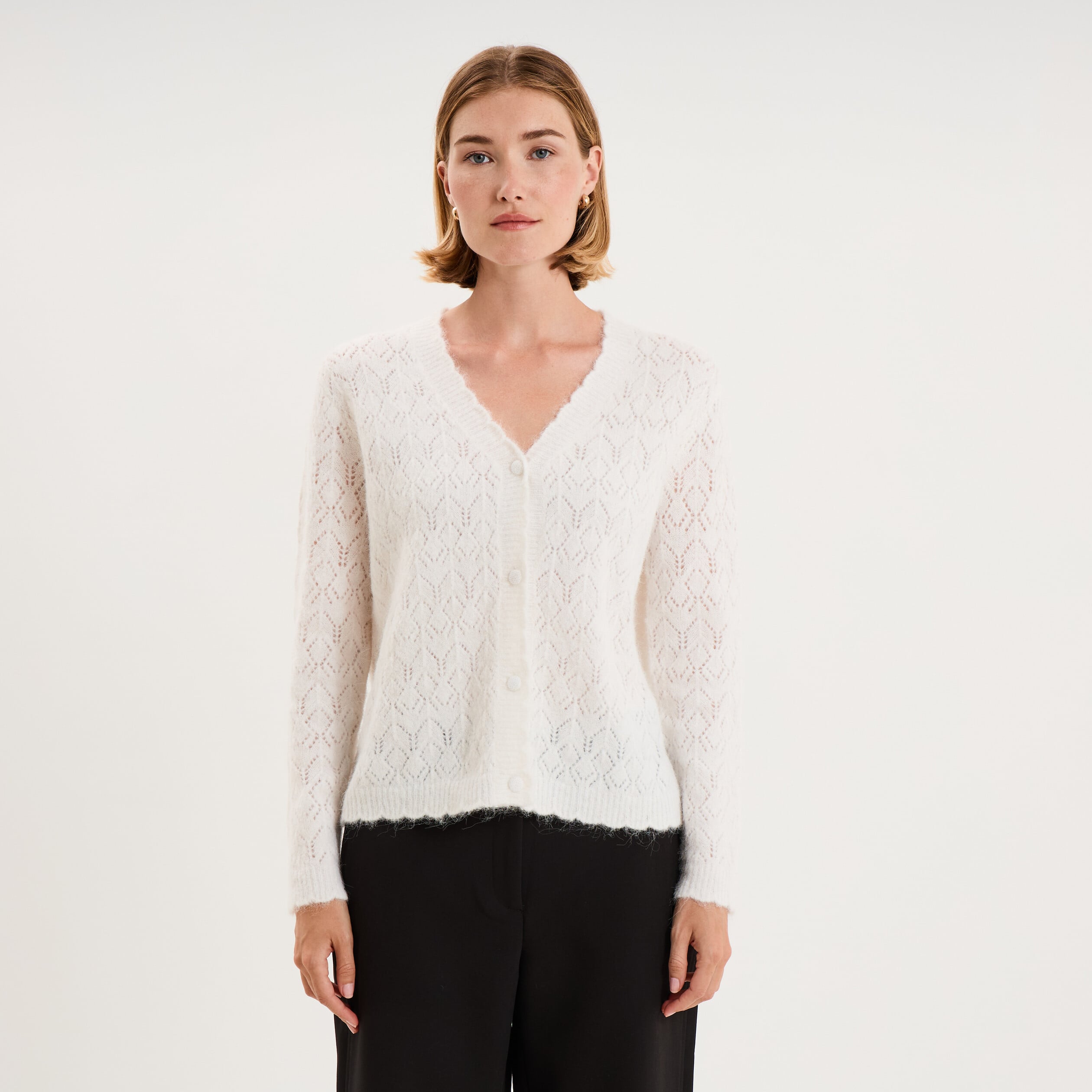 Gilet cardigan ajour&eacute; manches longues blanc femme