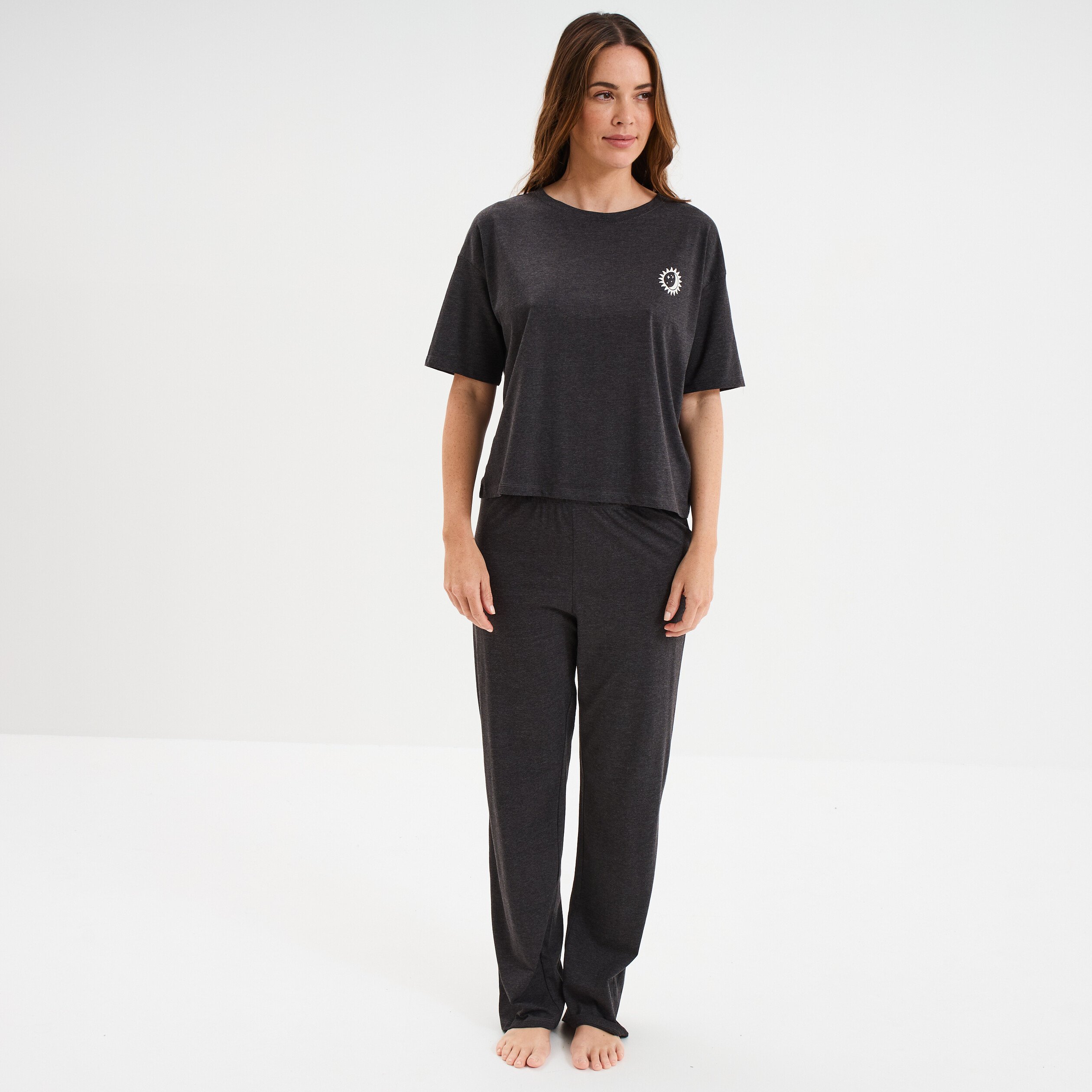 ensemble pyjama pantalon et t shirt gris fonce femme Ensemble pyjama pantalon et t-shirt gris foncé femme