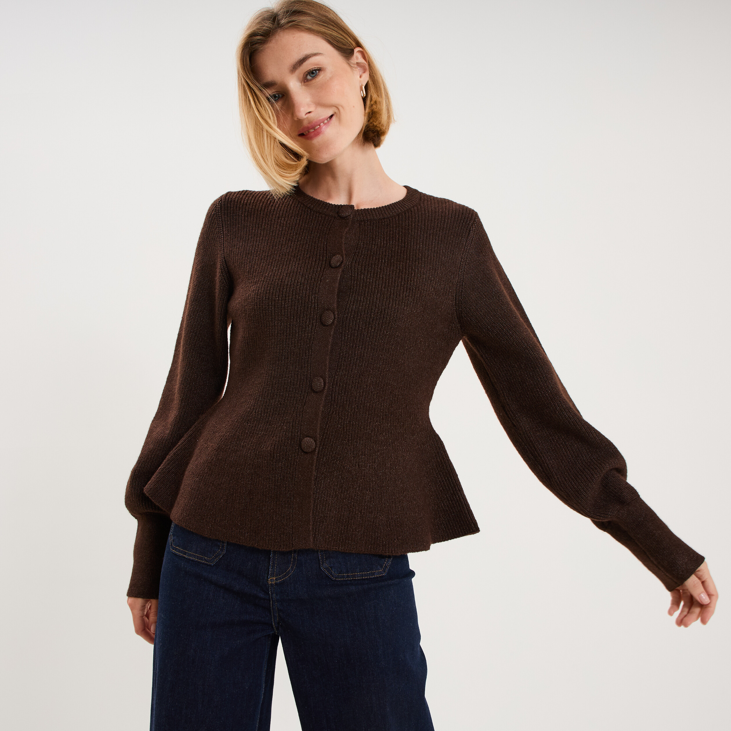 Gilet col rond boutonn&eacute; peplum marron fonc&eacute; femme