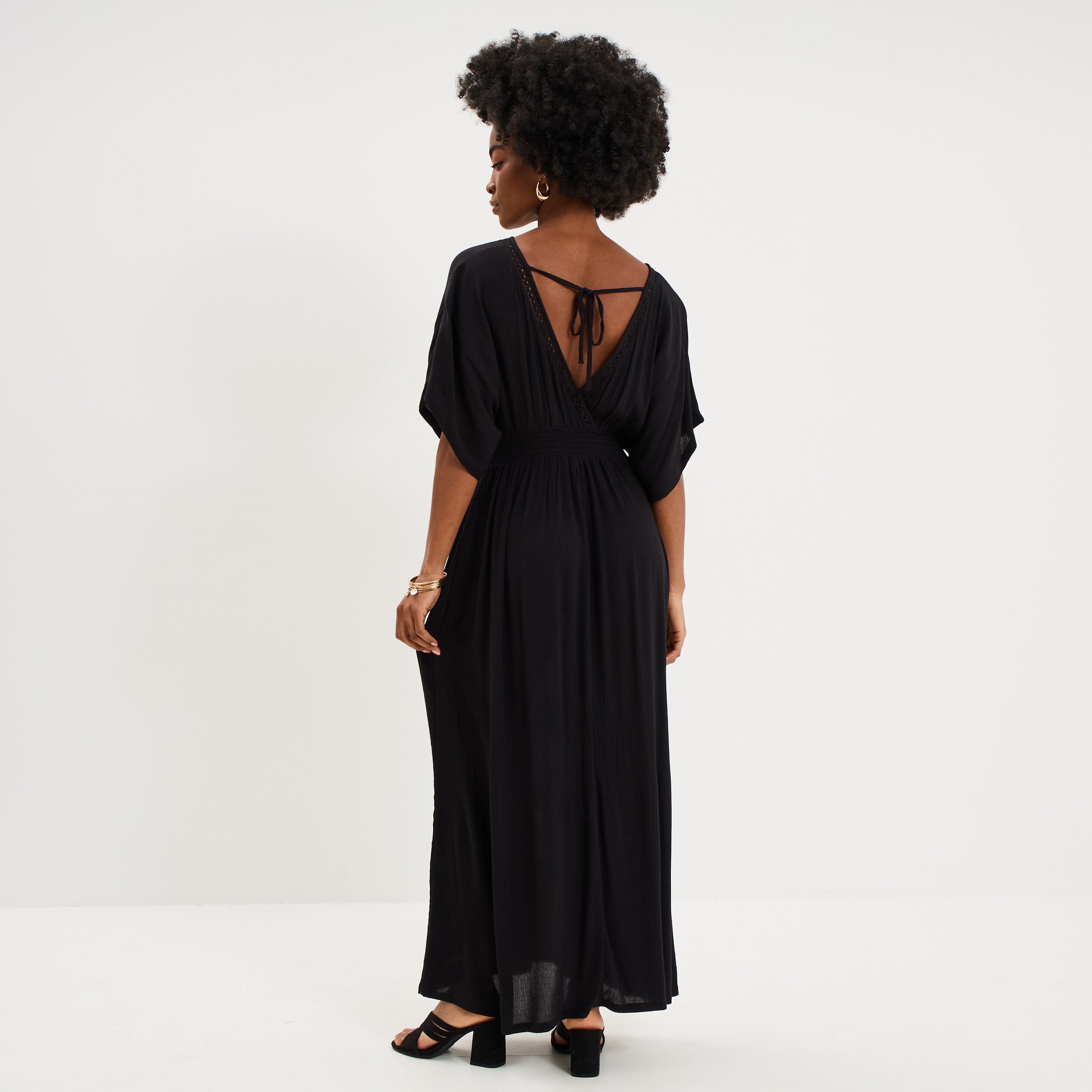 Robe fluide longue col et dos en V noir femme