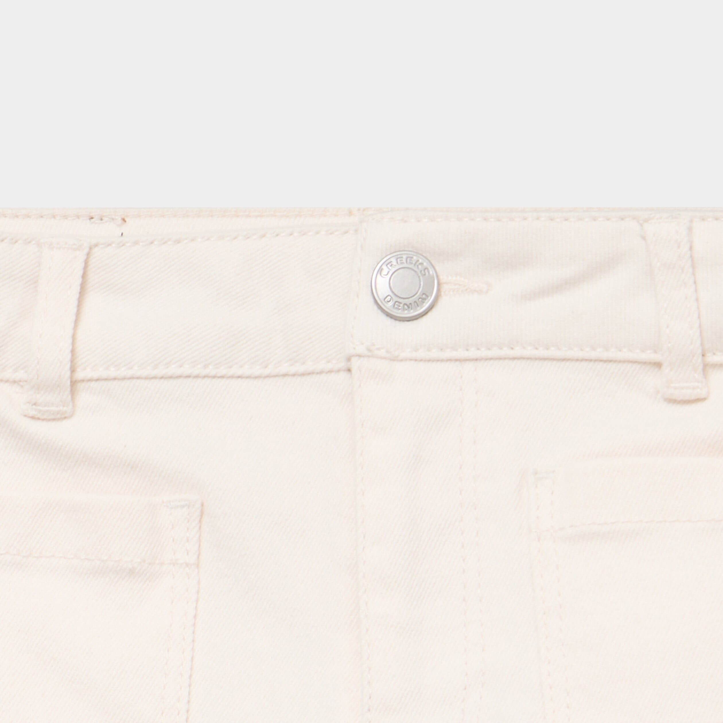 Short droit poches plaqu&eacute;es stretch creme fille