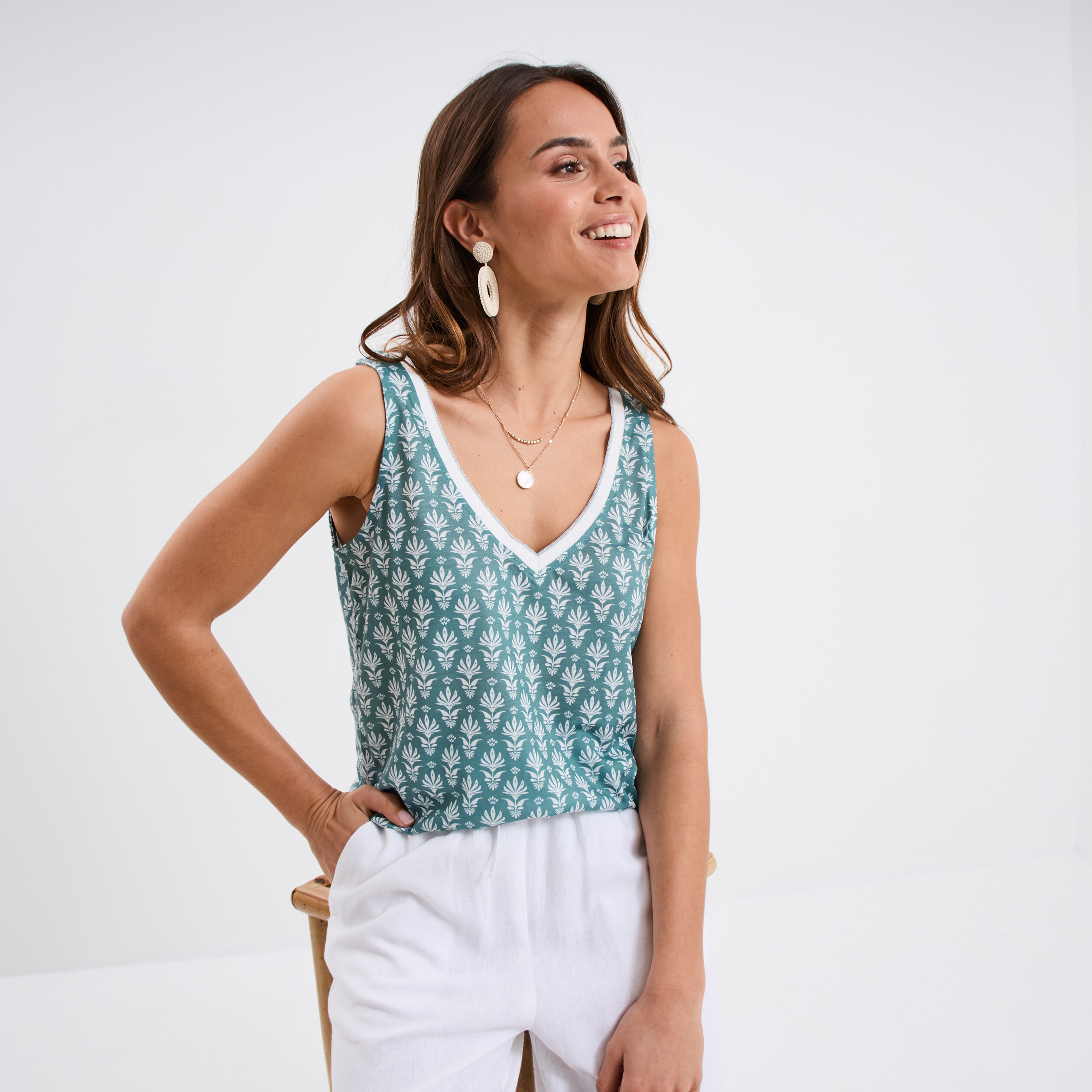 debardeur col en v bretelles fines vert turquoise femme Débardeur col en V bretelles fines vert turquoise femme