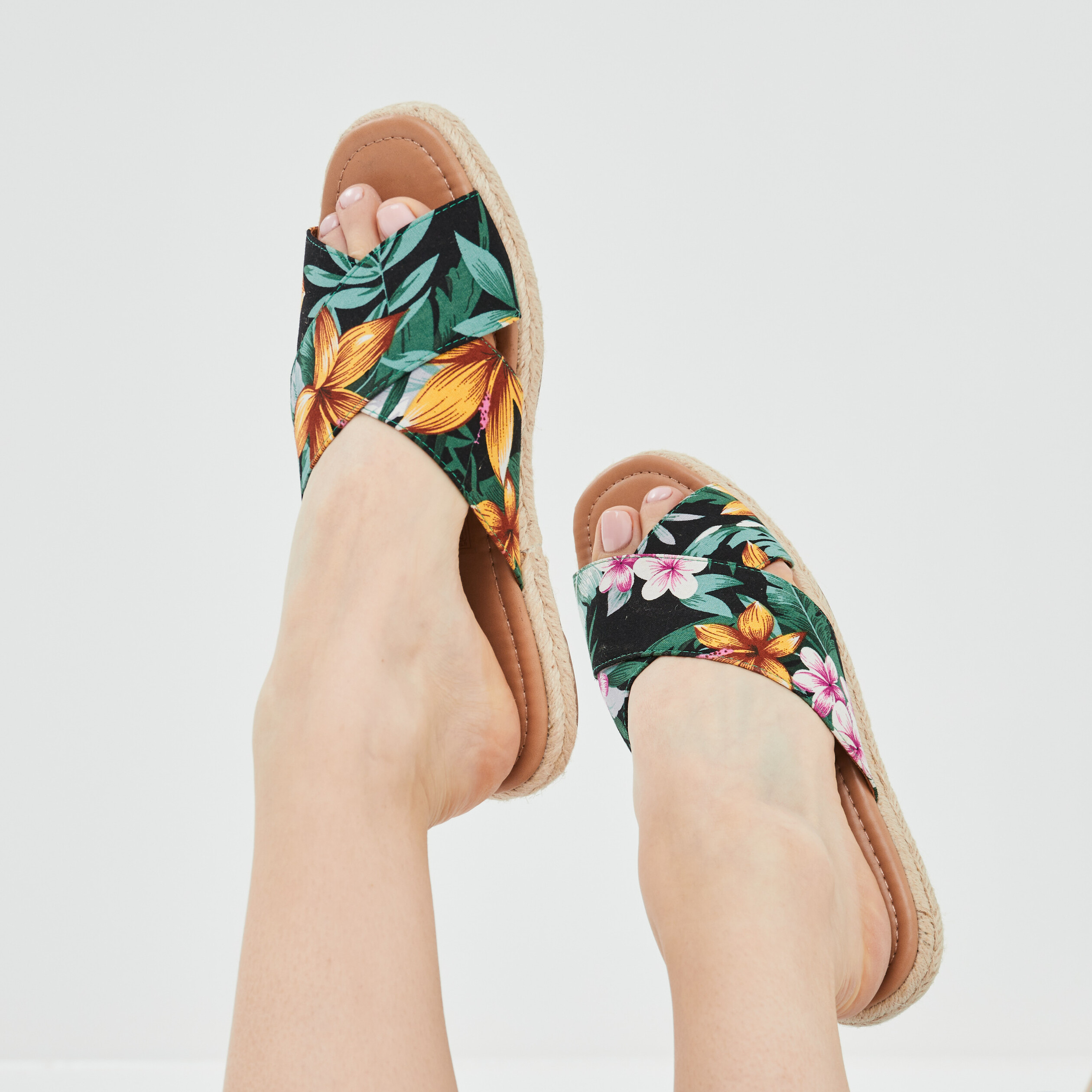 mules avec brides croisees en toile multicolore femme Mules avec brides croisées en toile multicolore femme