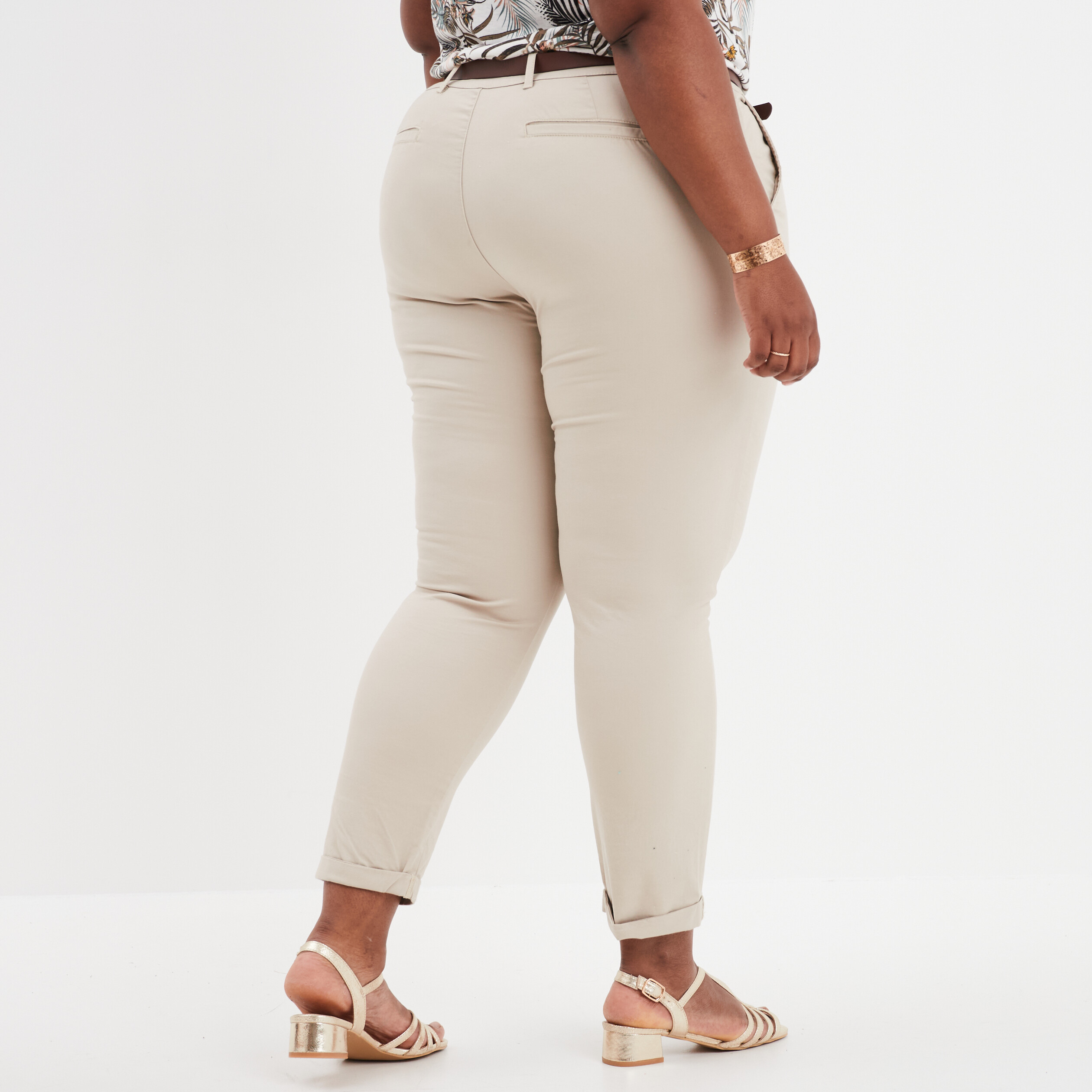 pantalon chino taille haute ceinture beige femmegt Pantalon chino taille haute ceinturé beige femme grande taille
