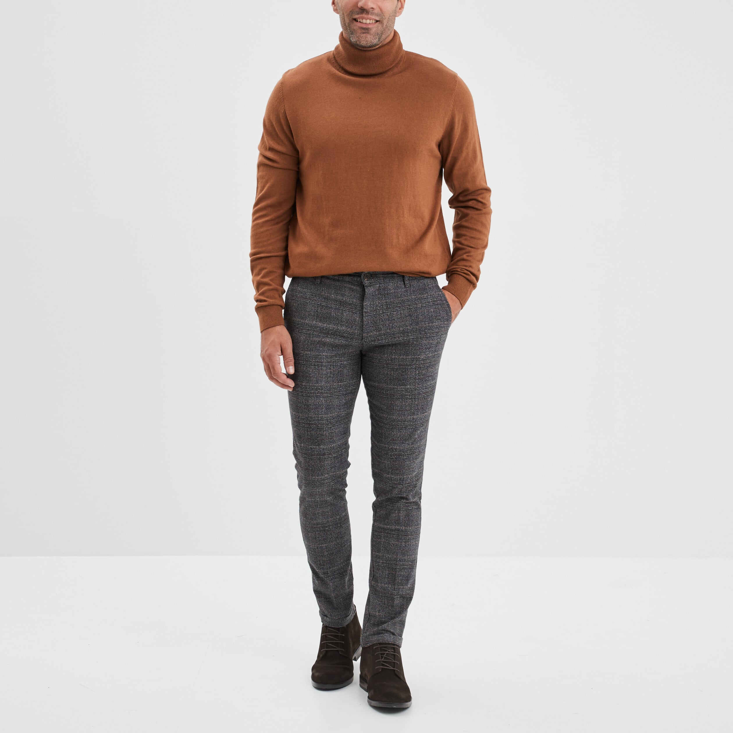 Pull avec col roul&eacute; camel homme