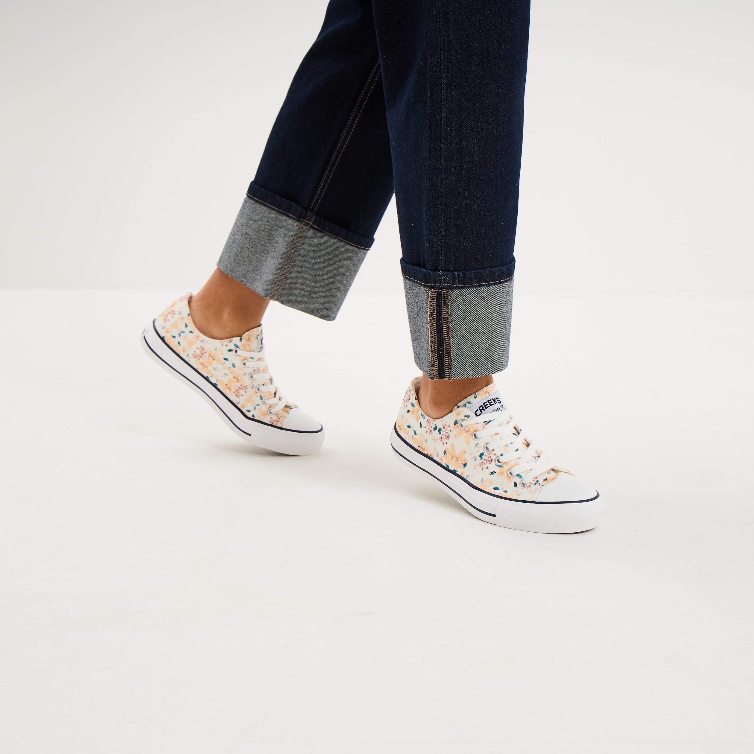 Tennis basses en toile &agrave; lacets jaune femme