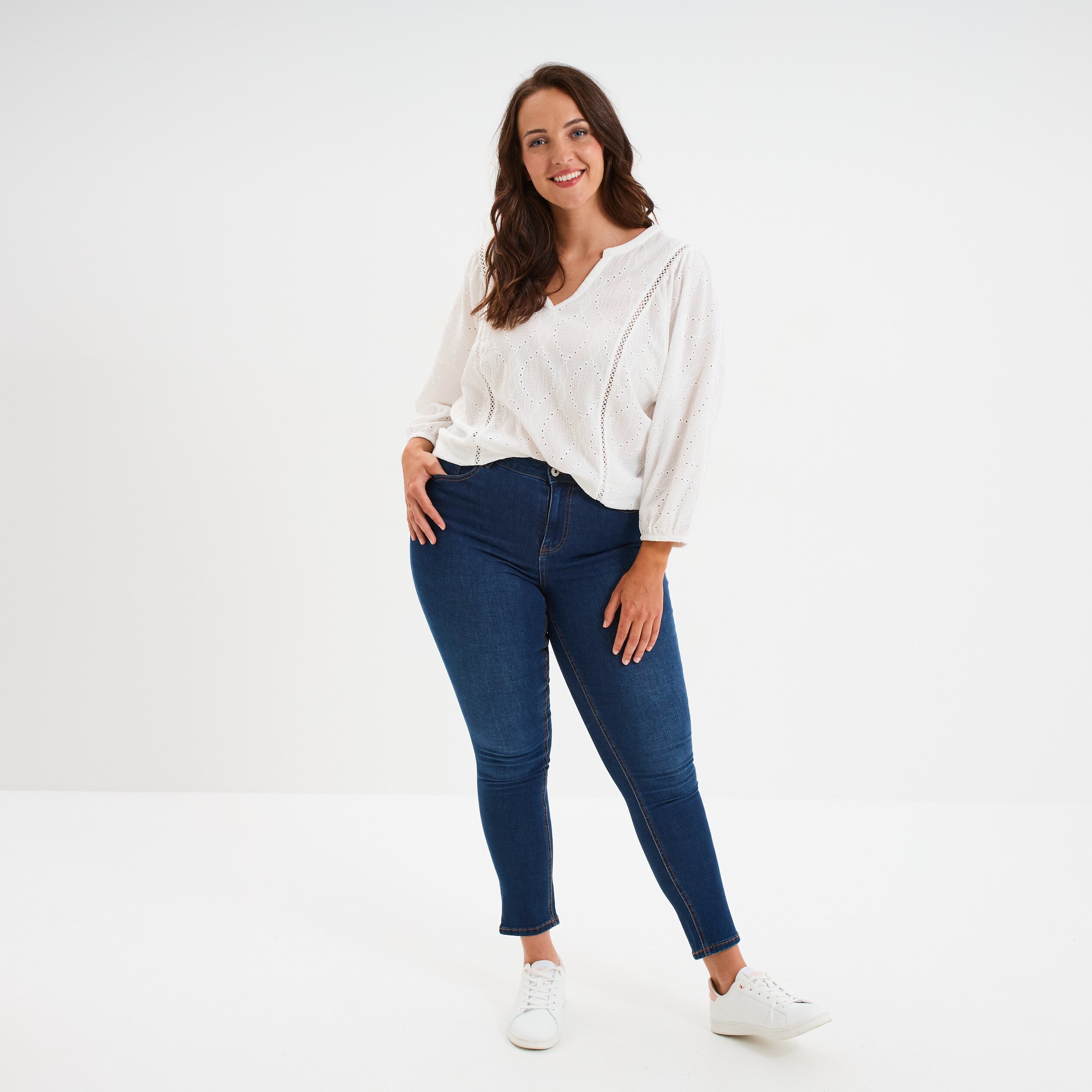blouse broderie anglaise manches 34 blanc femmegt Blouse broderie anglaise manches 3/4 blanc femme grande taille