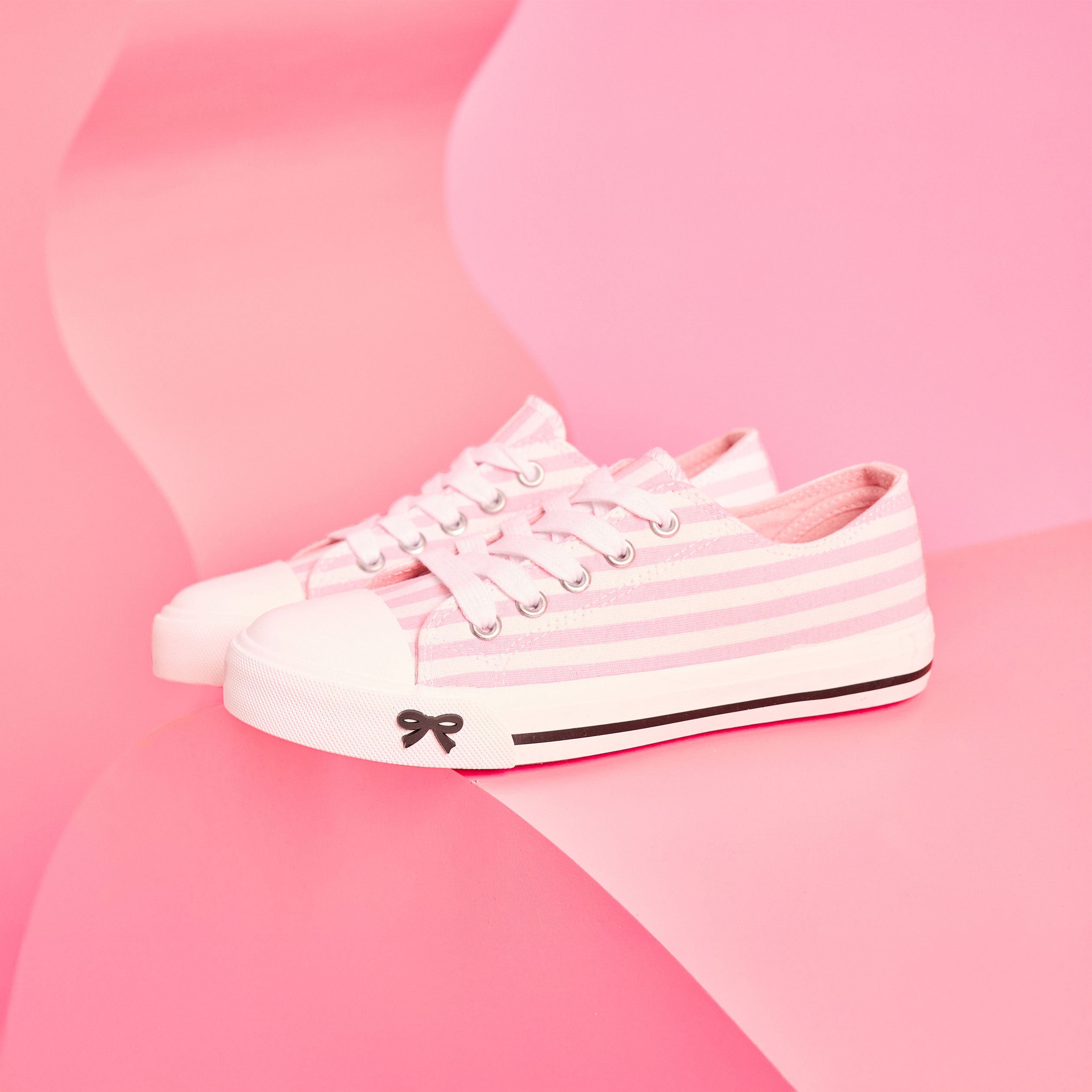 Tennis basses en toile bout renforc&eacute; rose fille