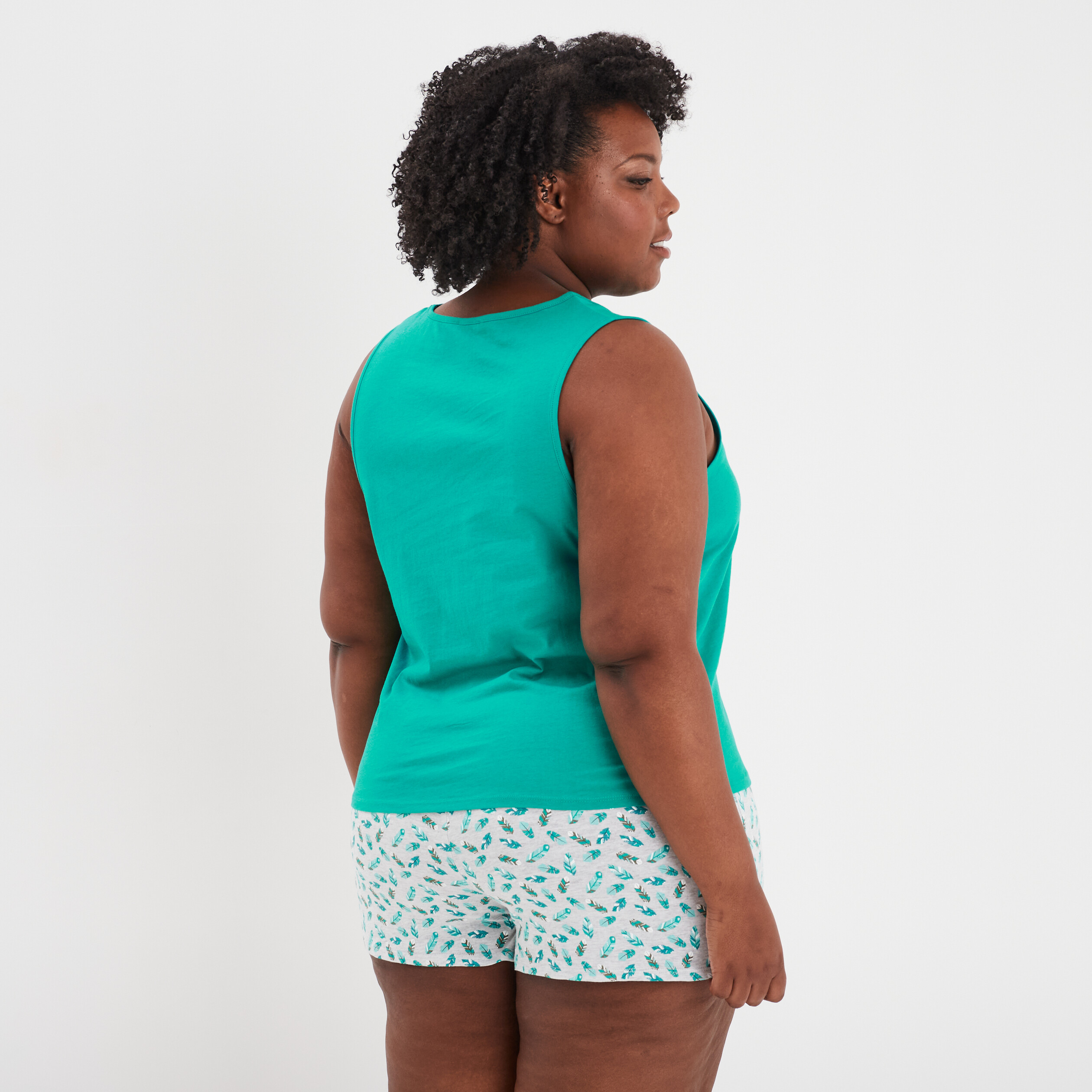 ensemble pyjama short et debardeur coton vert fonce femmegt Ensemble pyjama short et débardeur coton vert foncé femme grande taille