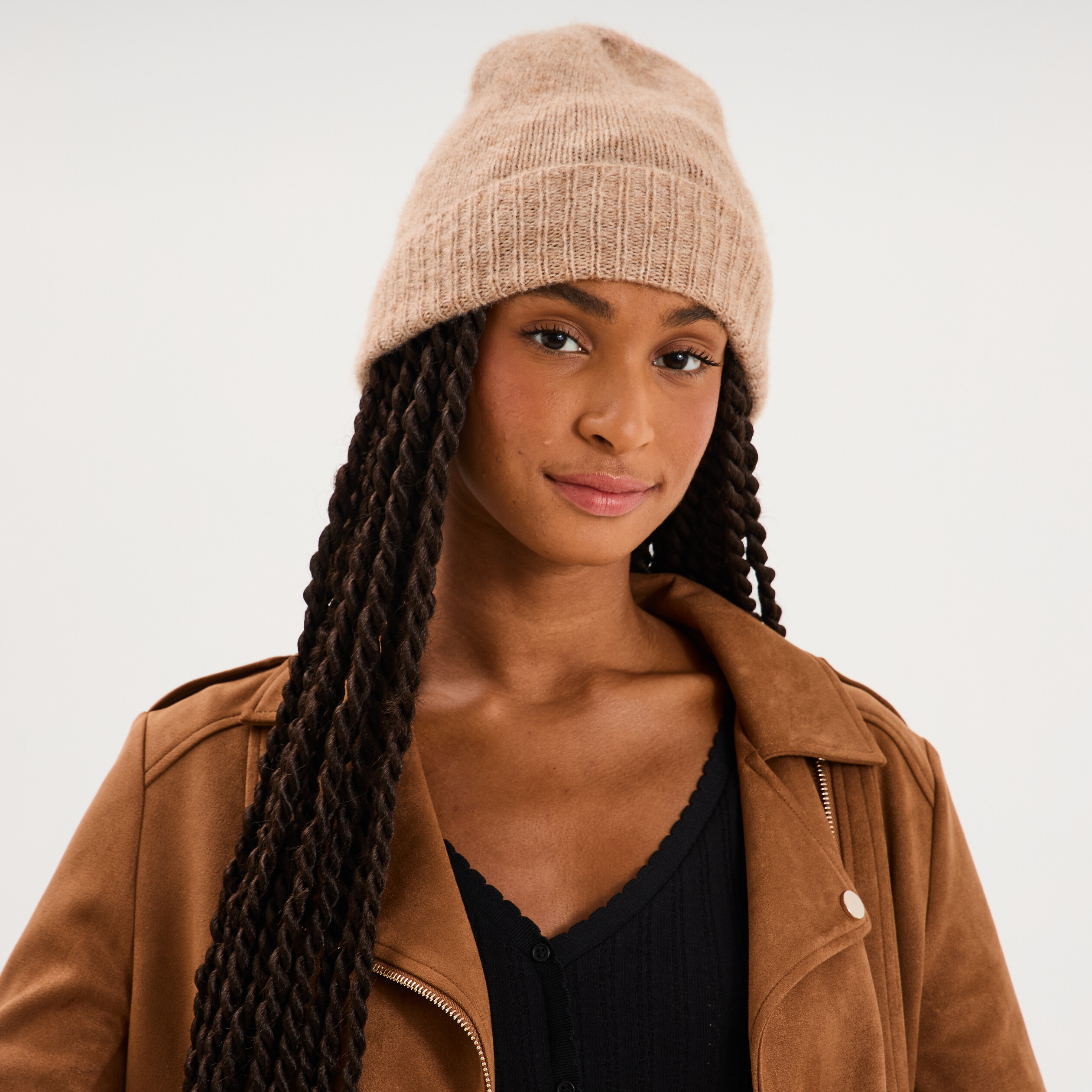 Bonnet maille c&ocirc;tel&eacute;e beige femme