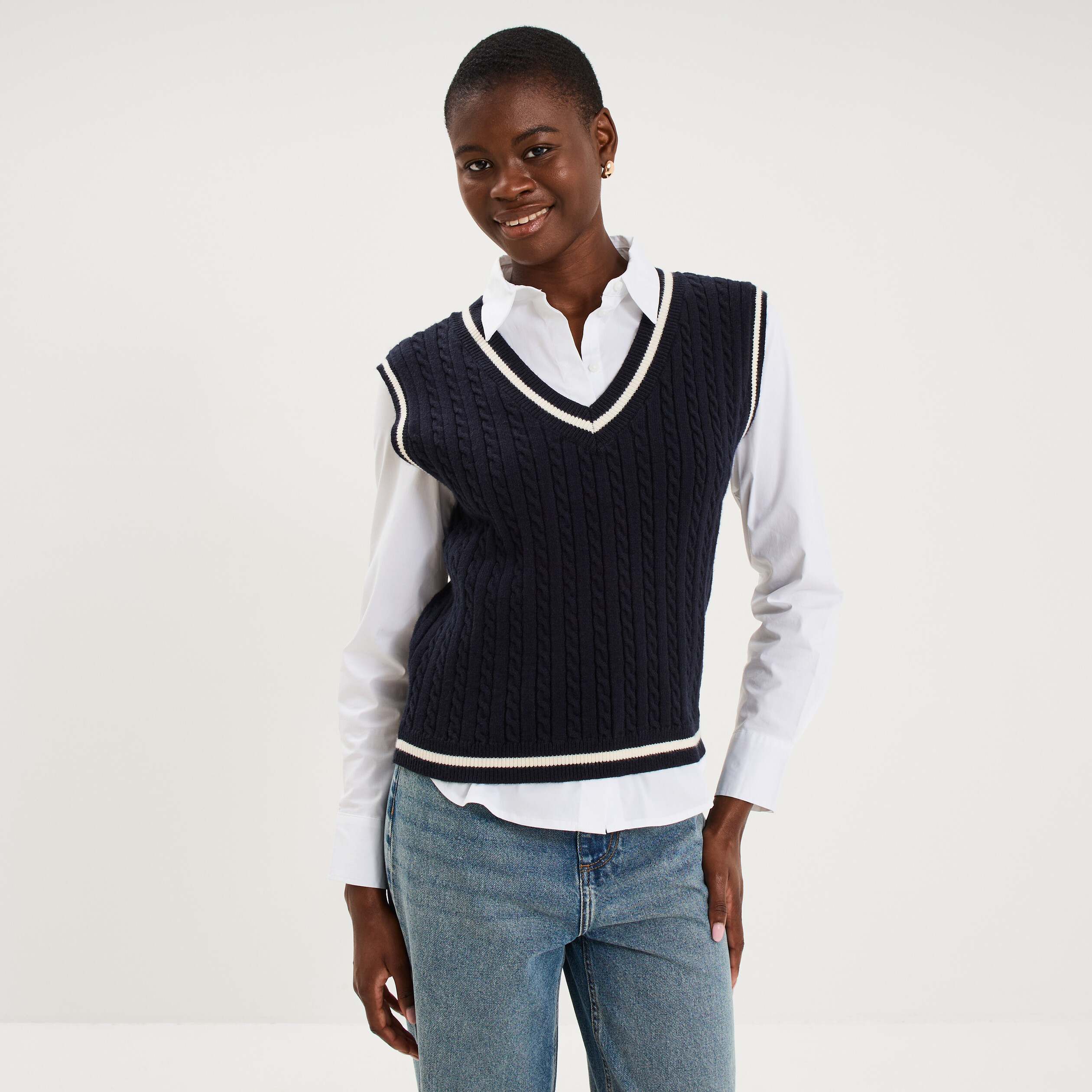 Pull sans manches col en V torsades bleu marine femme