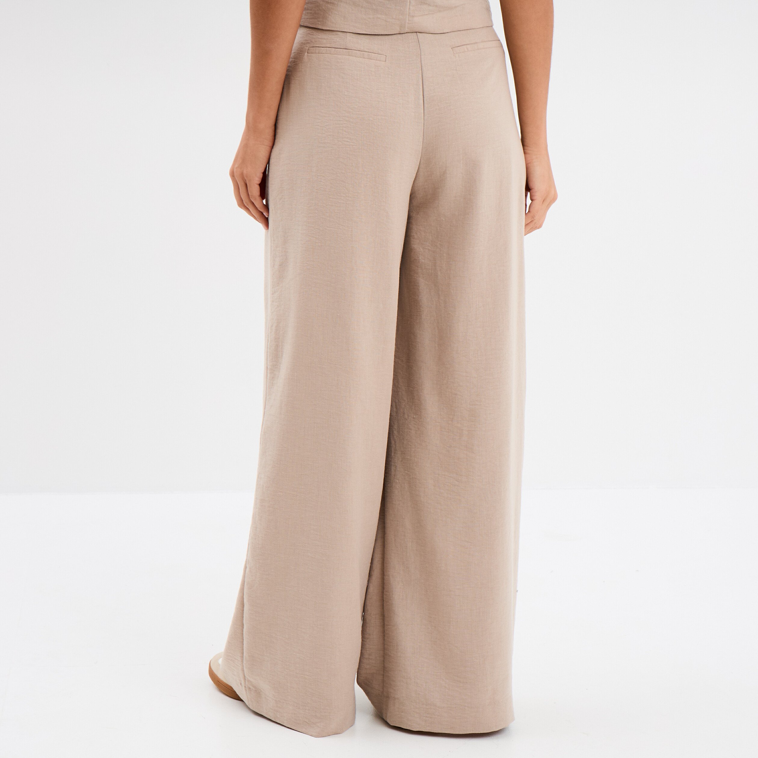 pantalon large avec pinces beige femme Pantalon large avec pinces beige femme