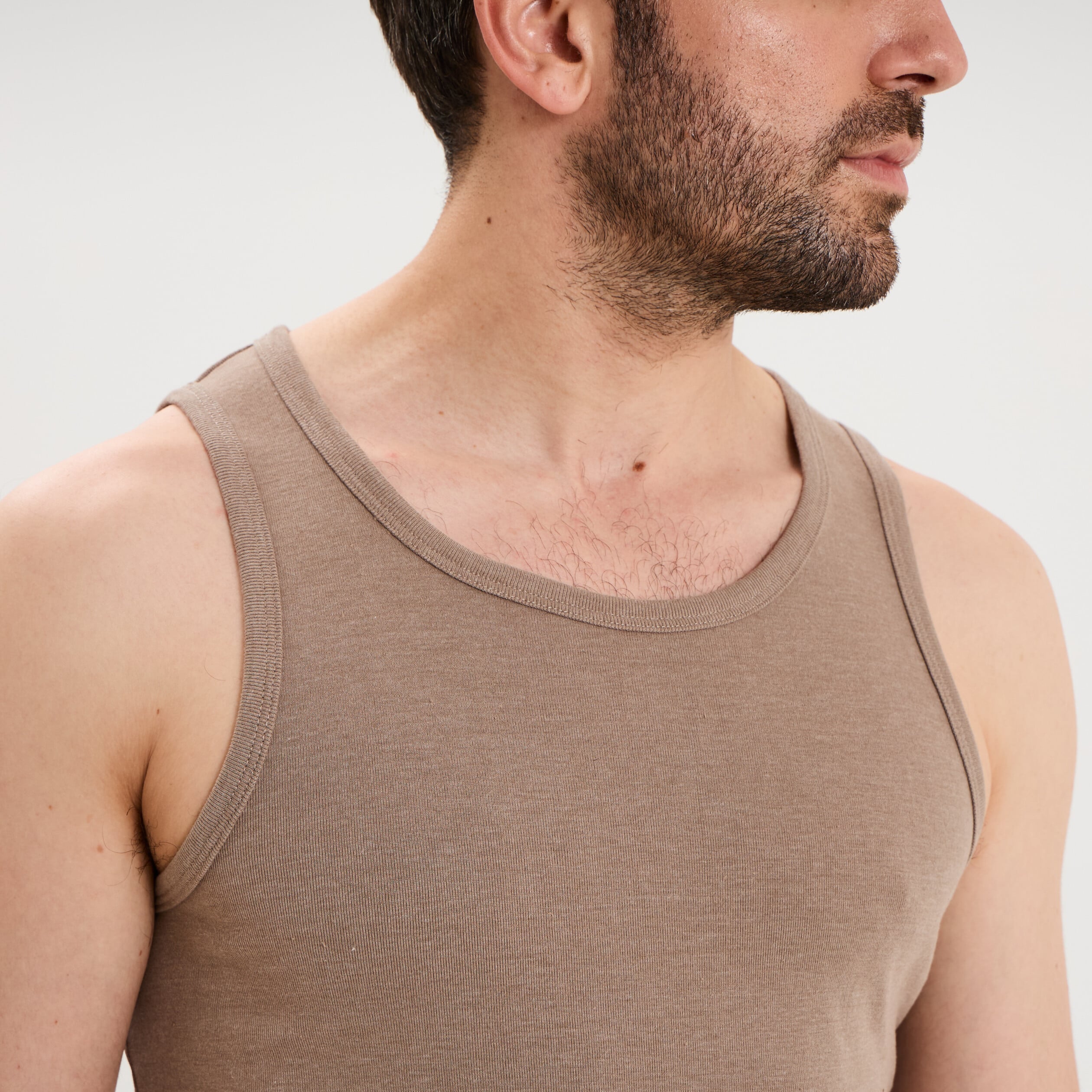 D&eacute;bardeur droit coton bretelles larges taupe homme