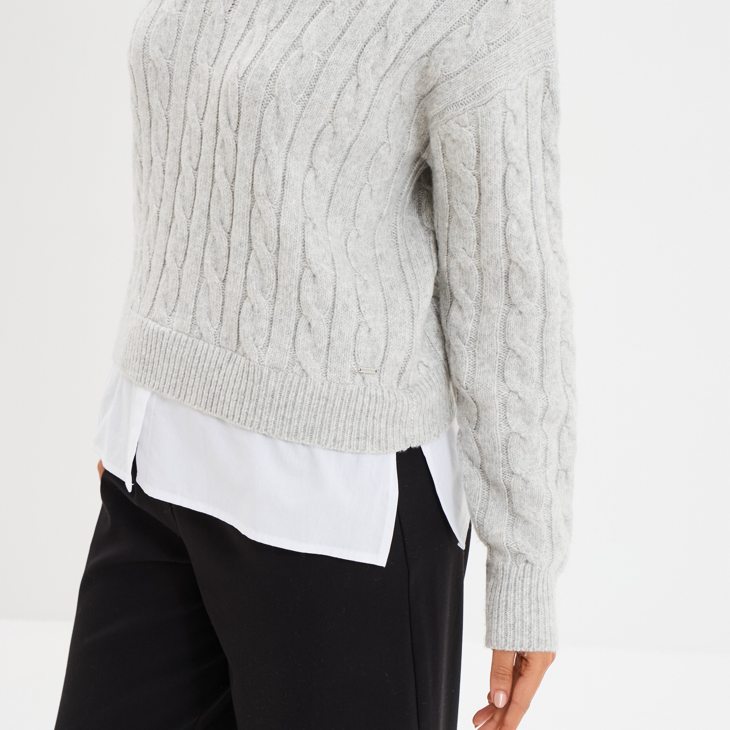Pull torsades effet 2-en-1 chemise gris clair femme