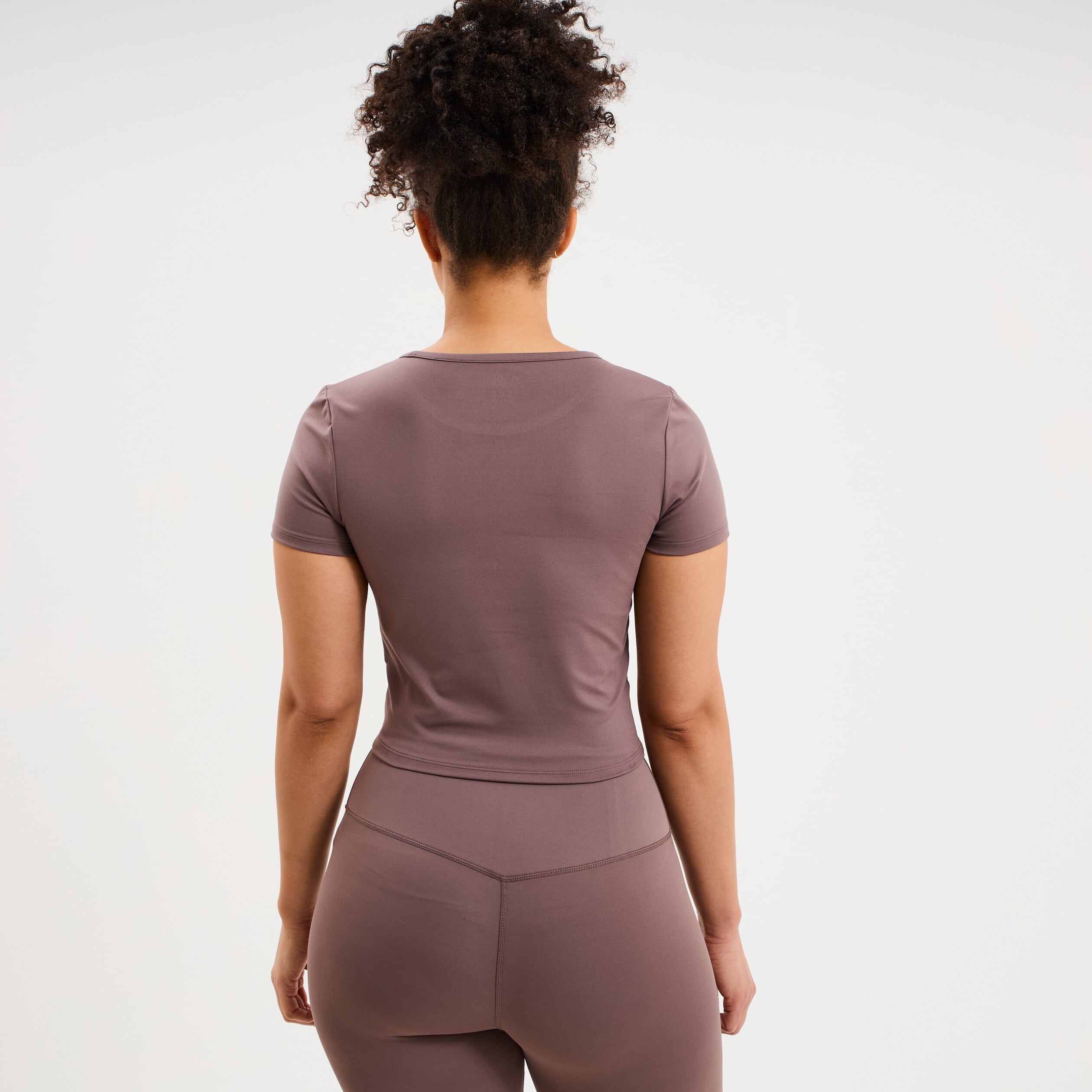 T-shirt de sport court ajust&eacute; mauve femme