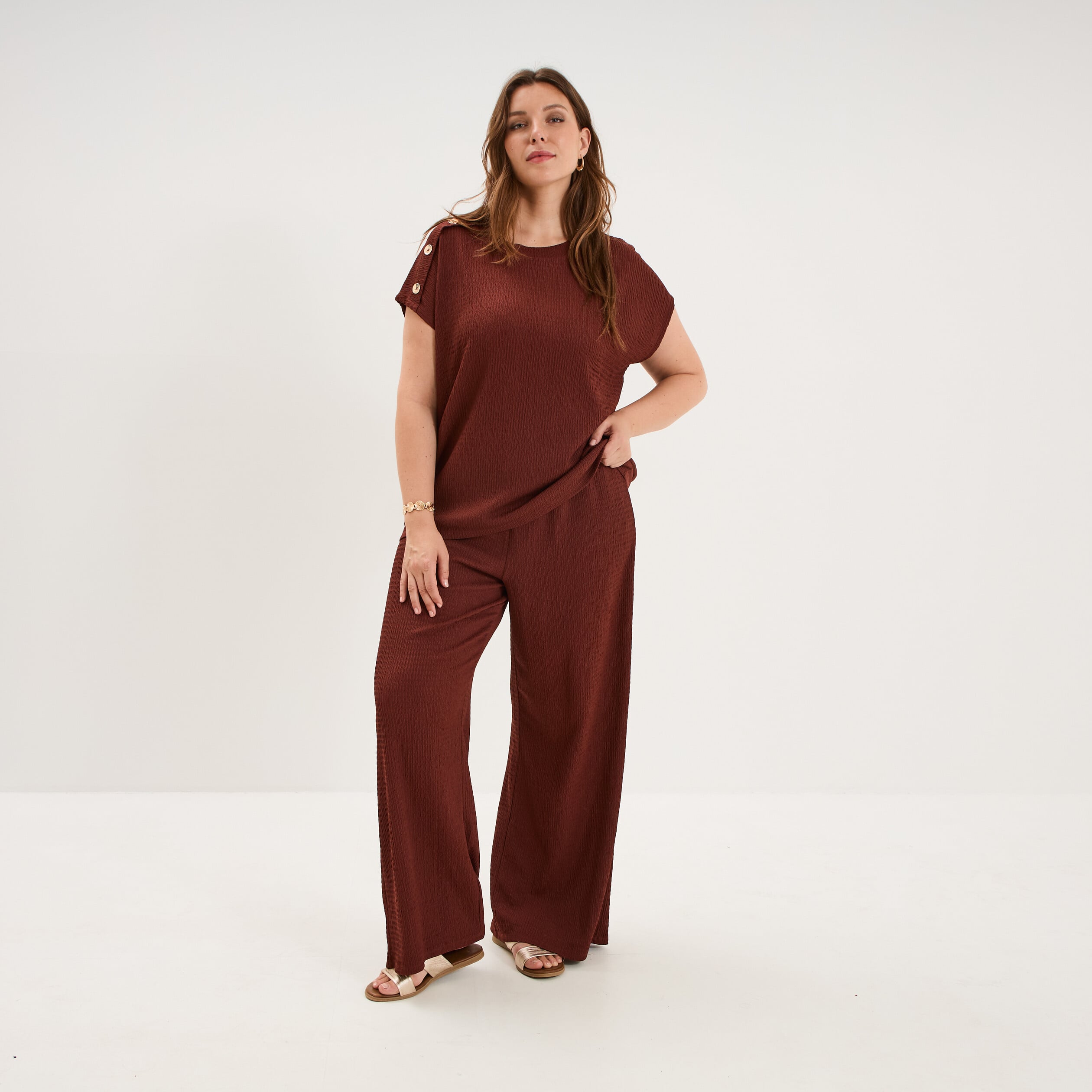 Pantalon effet gaufr&eacute; fluide bordeaux femme grande taille