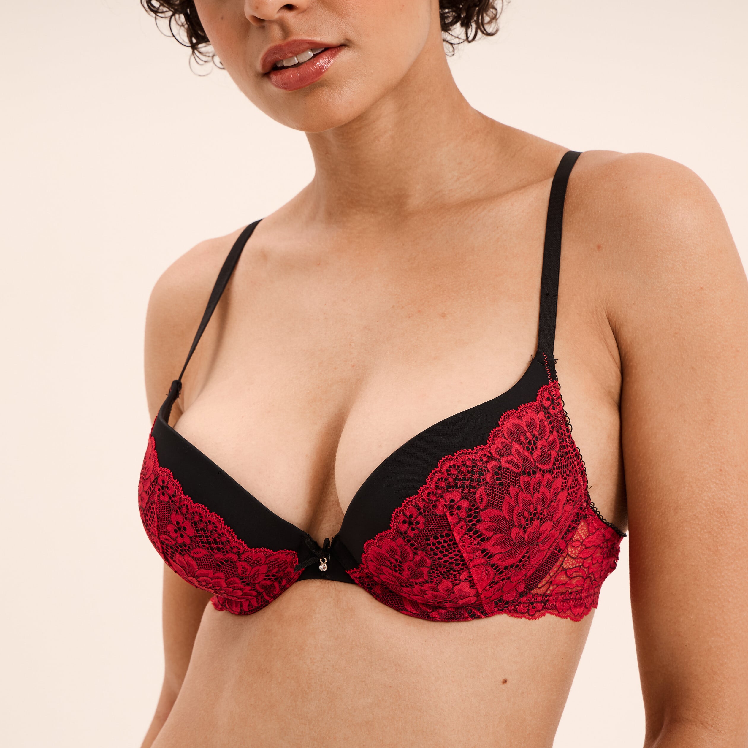 Soutien-gorge push up micro dentelle rouge femme