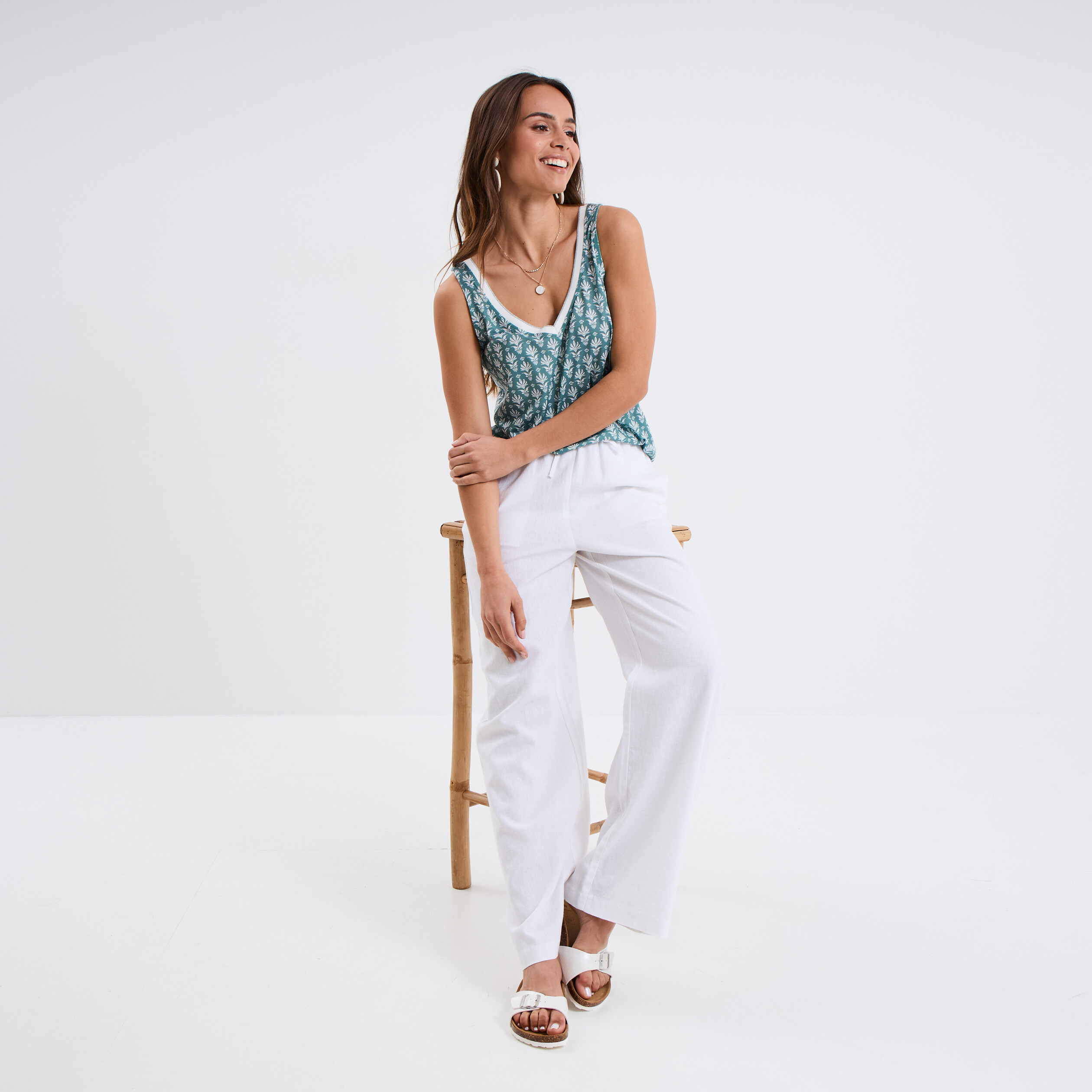 debardeur col en v bretelles fines vert turquoise femme Débardeur col en V bretelles fines vert turquoise femme